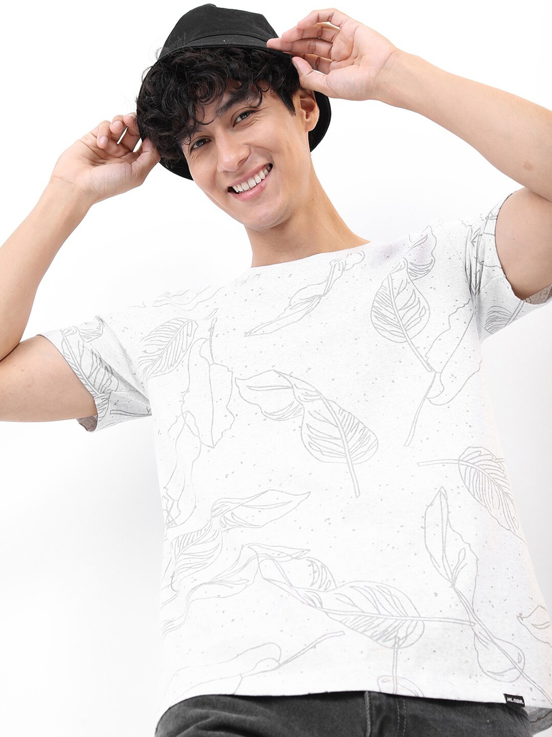 

HIGHLANDER Men White Round Neck Slim Fit Cotton T-shirt