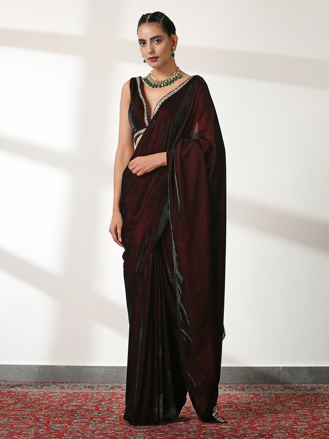 

Swtantra Velvet Saree, Burgundy