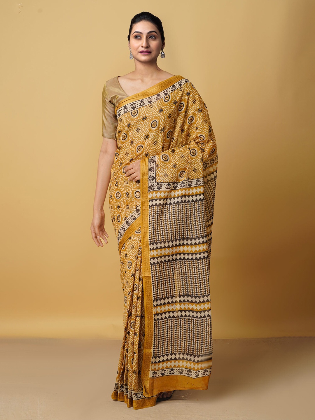 

Unnati Silks Ethnic Motifs Printed Bagru Saree, Yellow