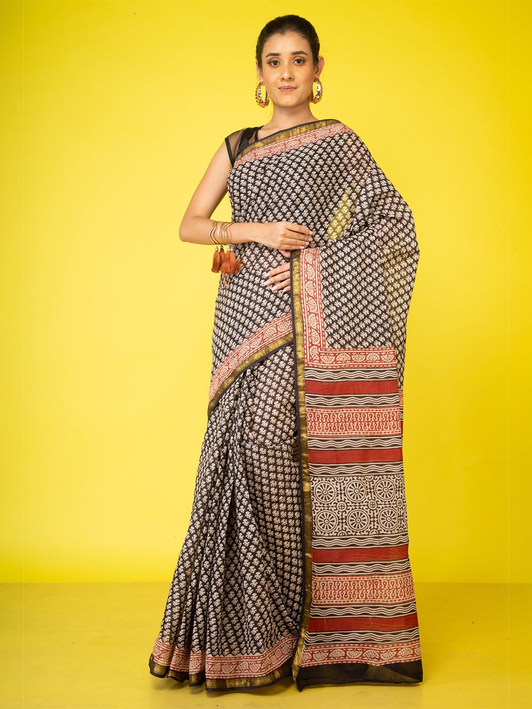 

Unnati Silks Floral Print Pure Cotton Bagru Zari Saree, Black