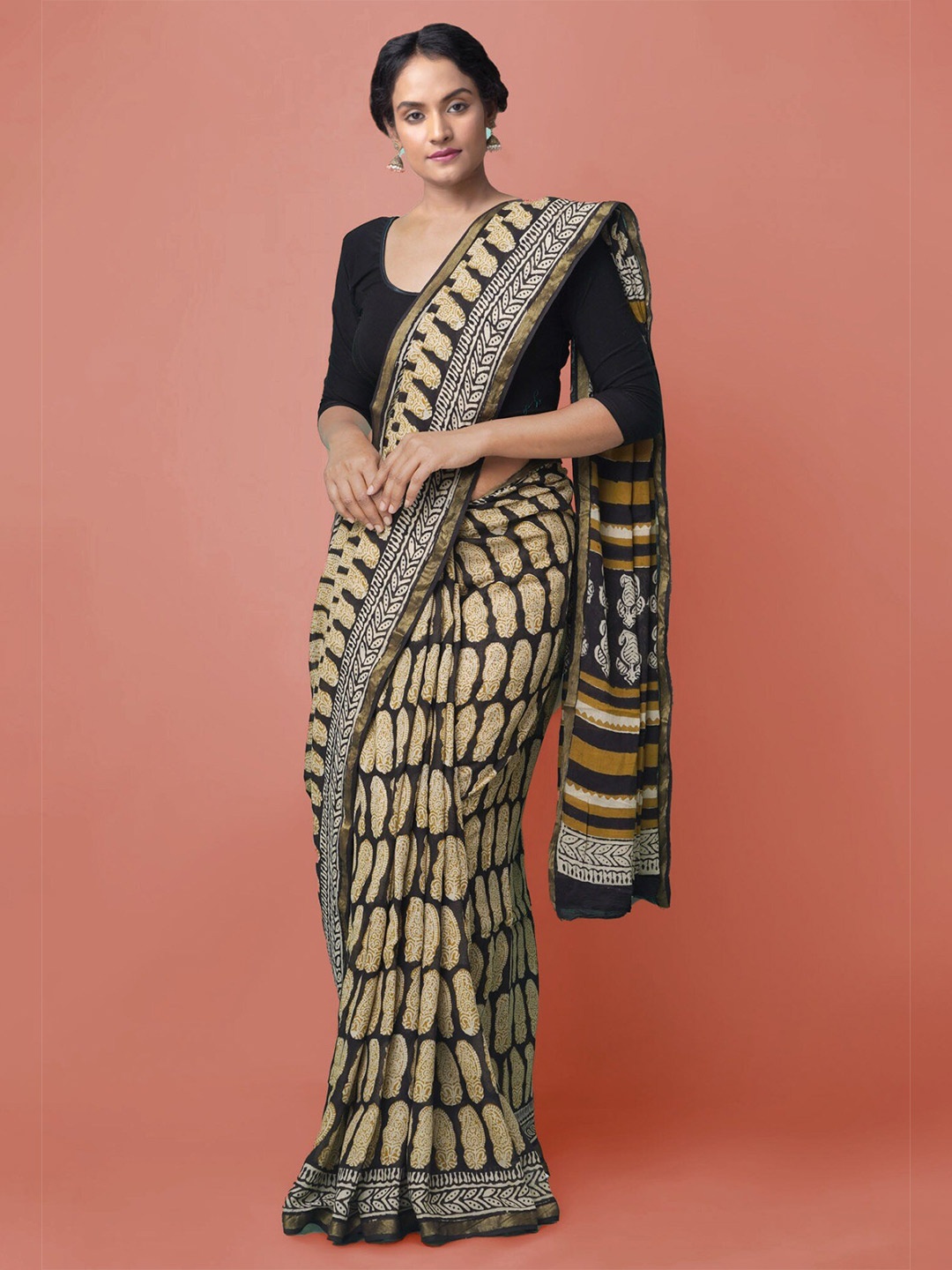 

Unnati Silks Ethnic Motifs Pure Cotton Bagru Zari Saree, Black