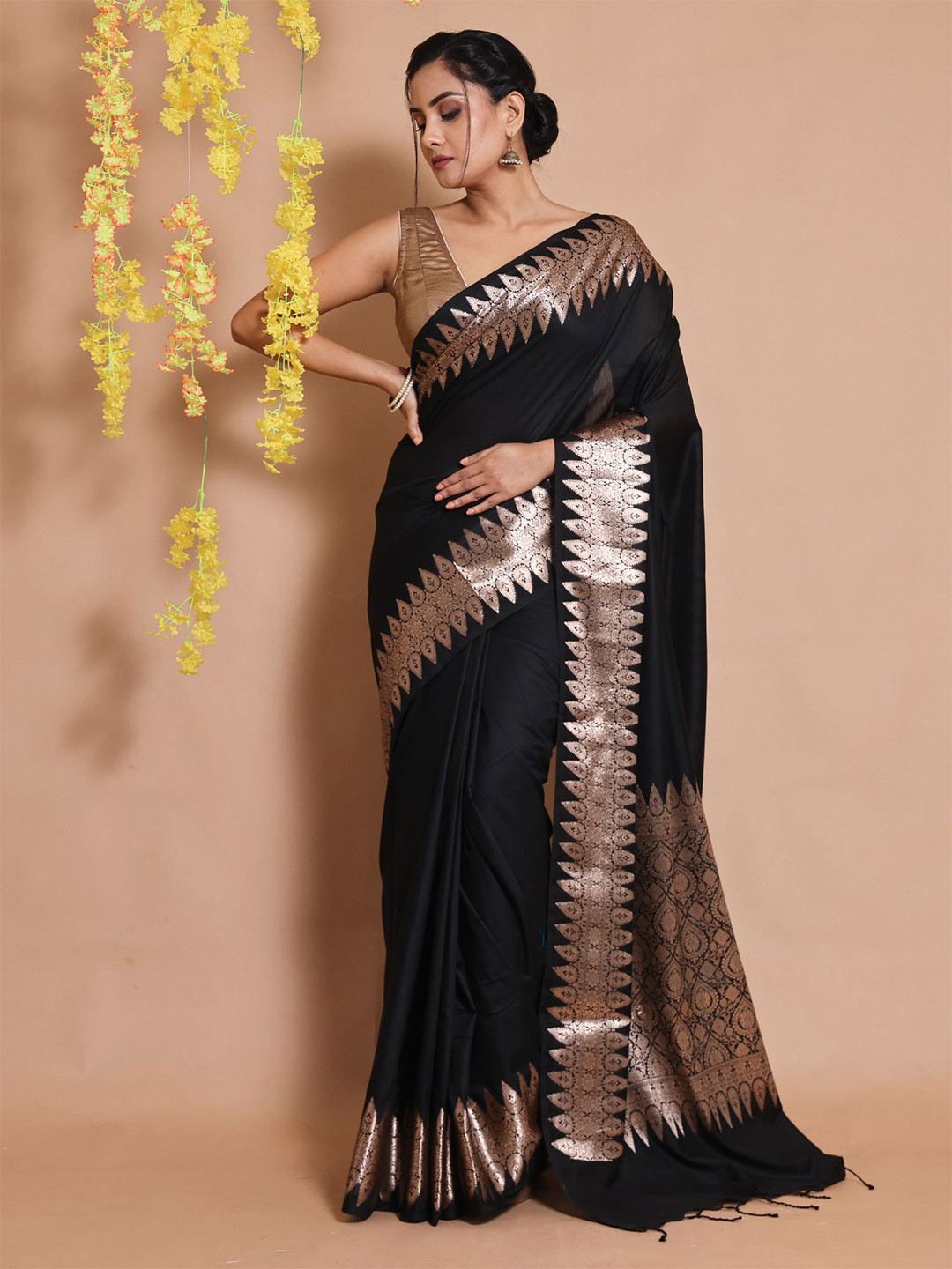 

Charukriti Zari Pure Silk Saree, Black