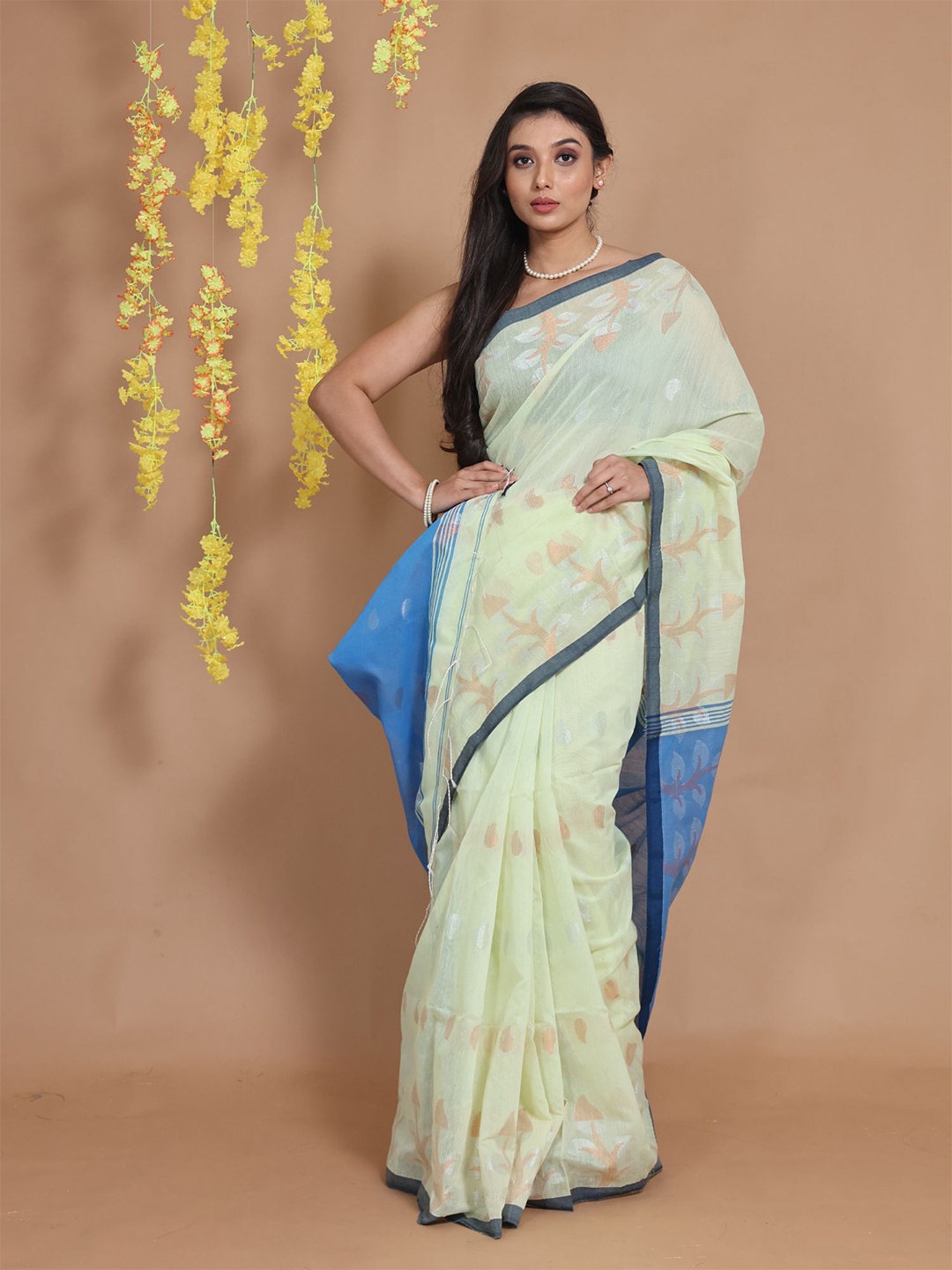 

Charukriti Woven Design Zari Pure Cotton Saree, Green