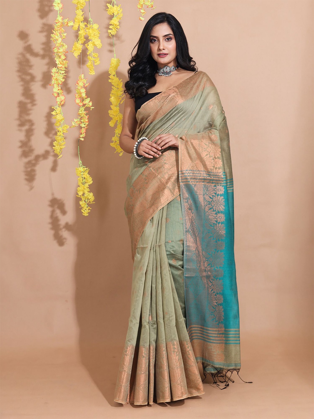 

Charukriti Woven Design Zari Saree, Beige
