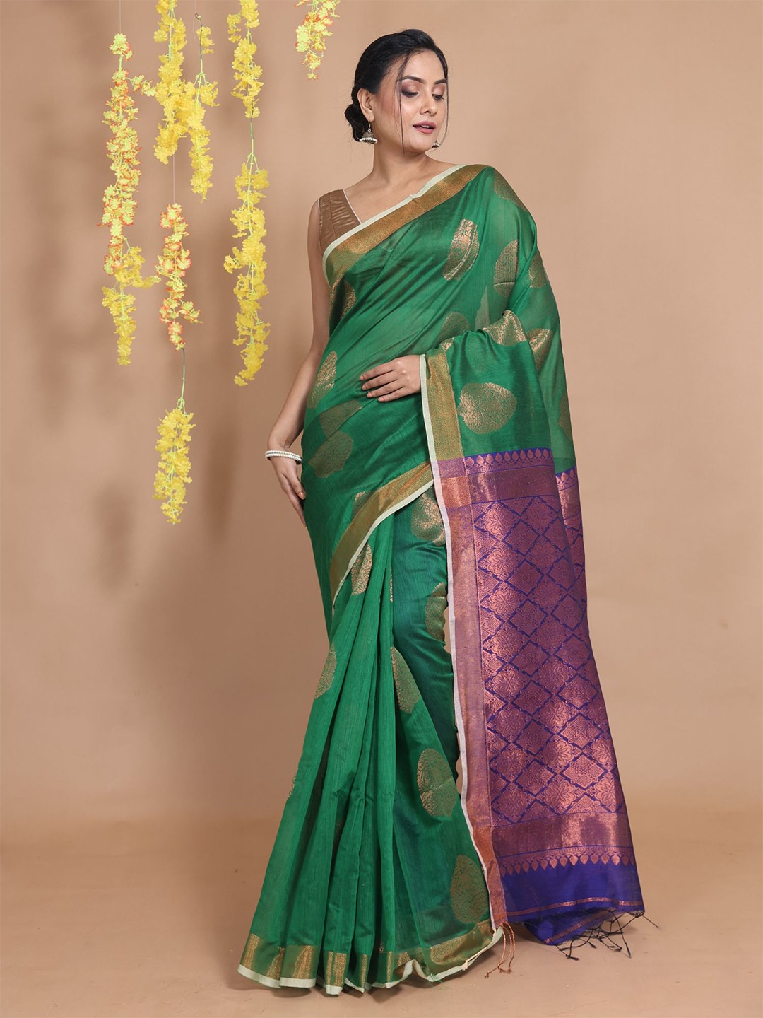 

Charukriti Woven Design Zari Saree, Green