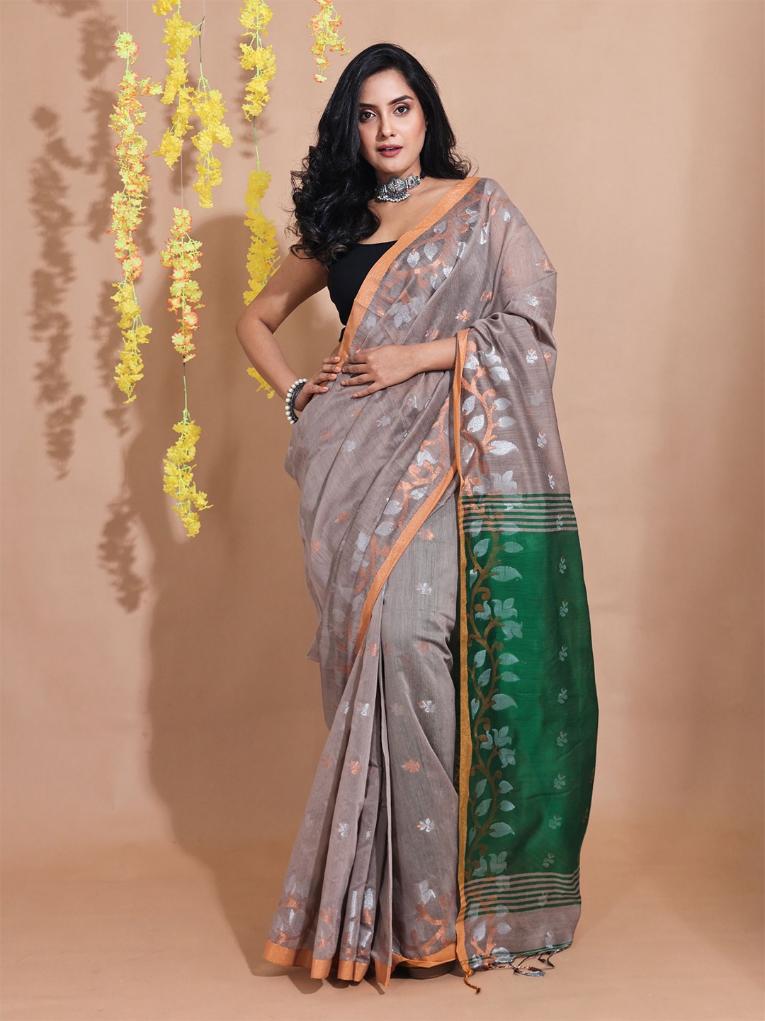 

Charukriti Woven Design Saree, Grey