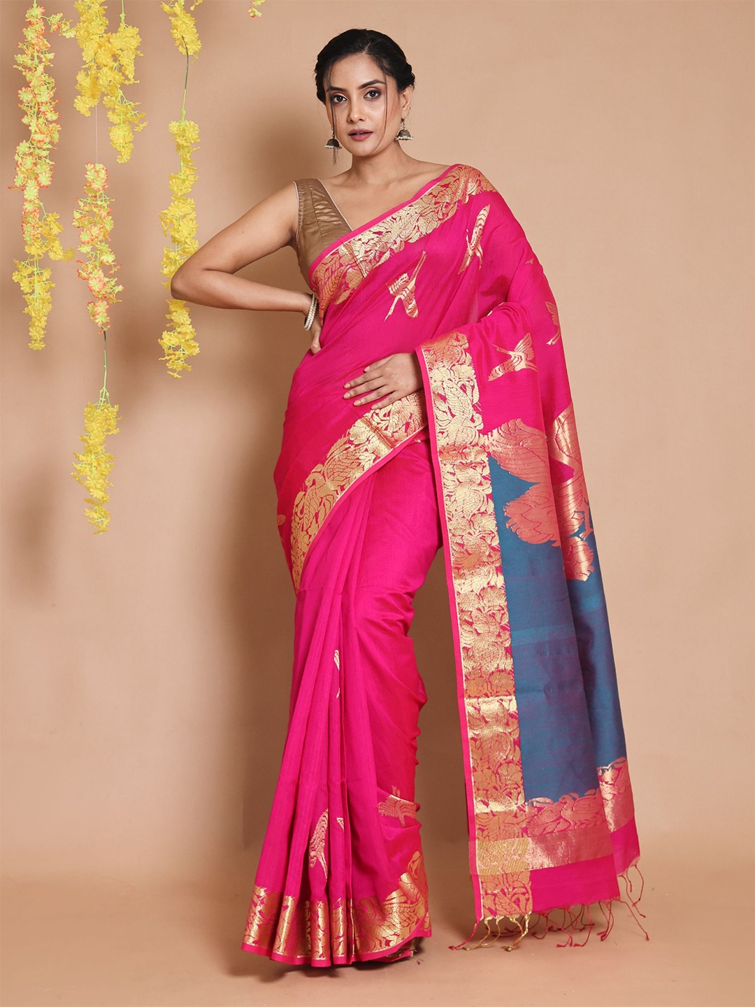 

Charukriti Woven Design Zari Saree, Fuchsia