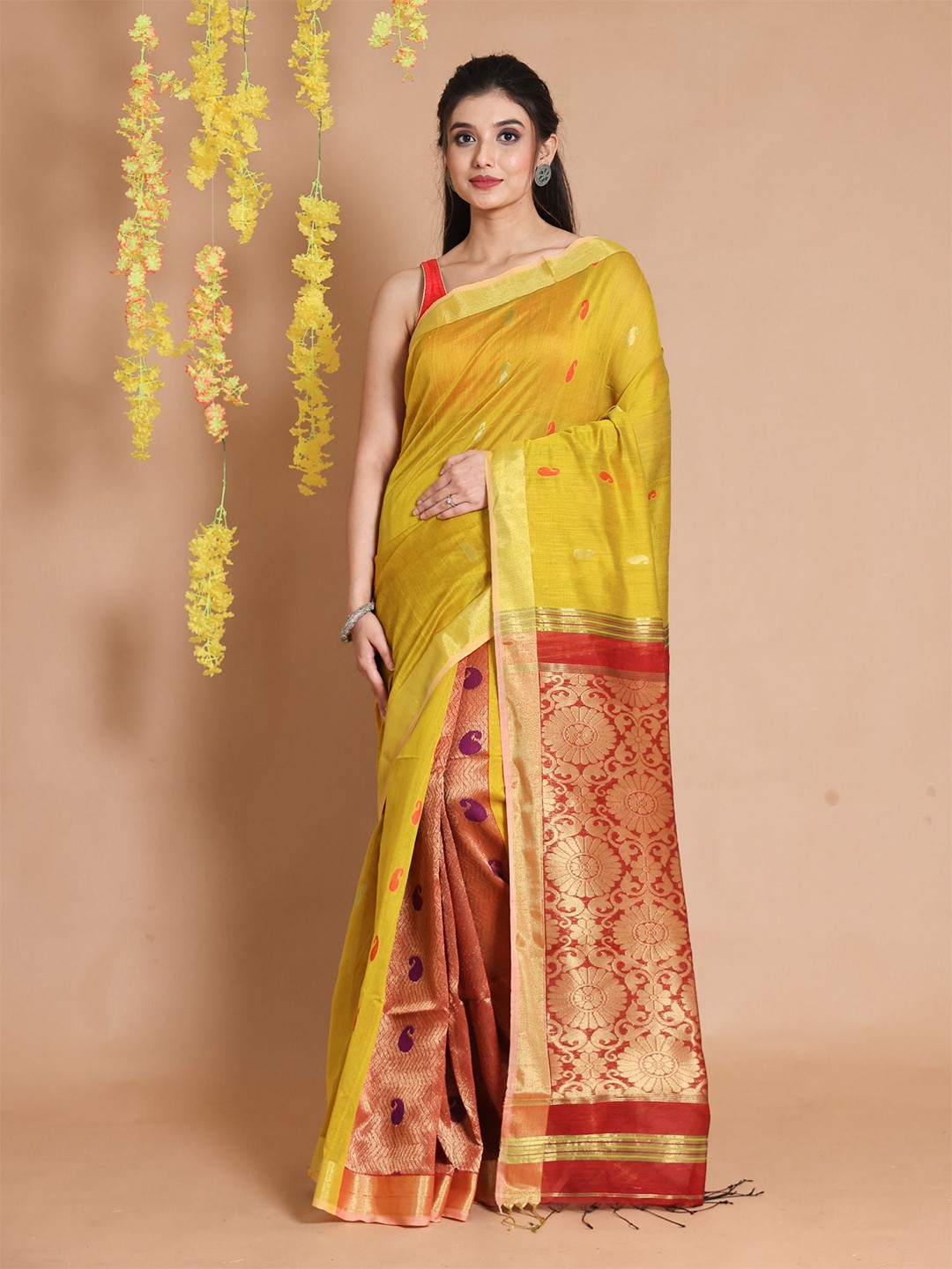 

Charukriti Woven Design Saree, Mustard