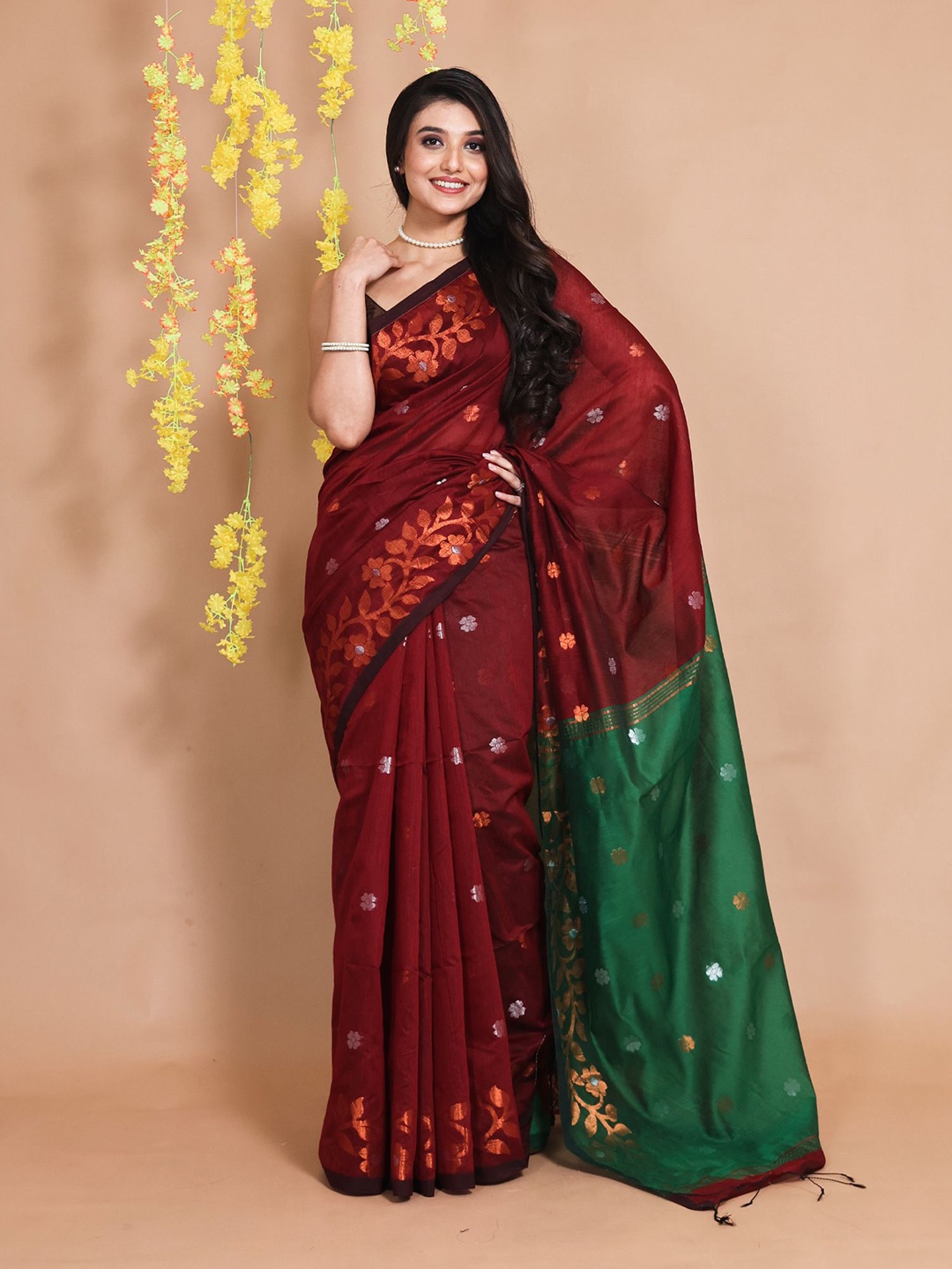 

Charukriti Woven Design Saree, Maroon