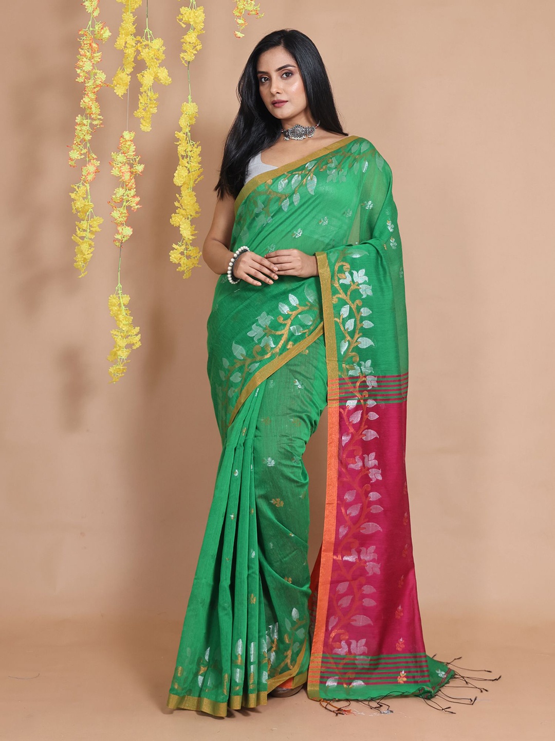 

Charukriti Woven Design Saree, Green