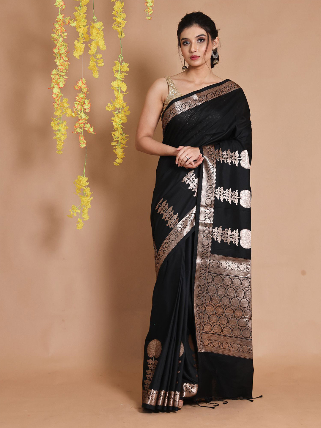 

Charukriti Woven Design Zari Pure Silk Saree, Black