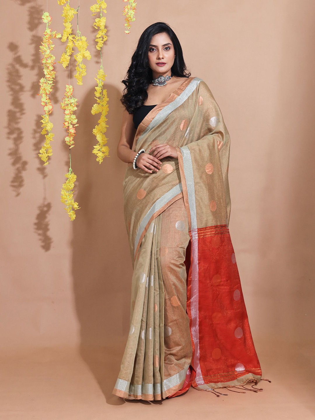 

Charukriti Woven Design Zari Tissue Saree, Beige