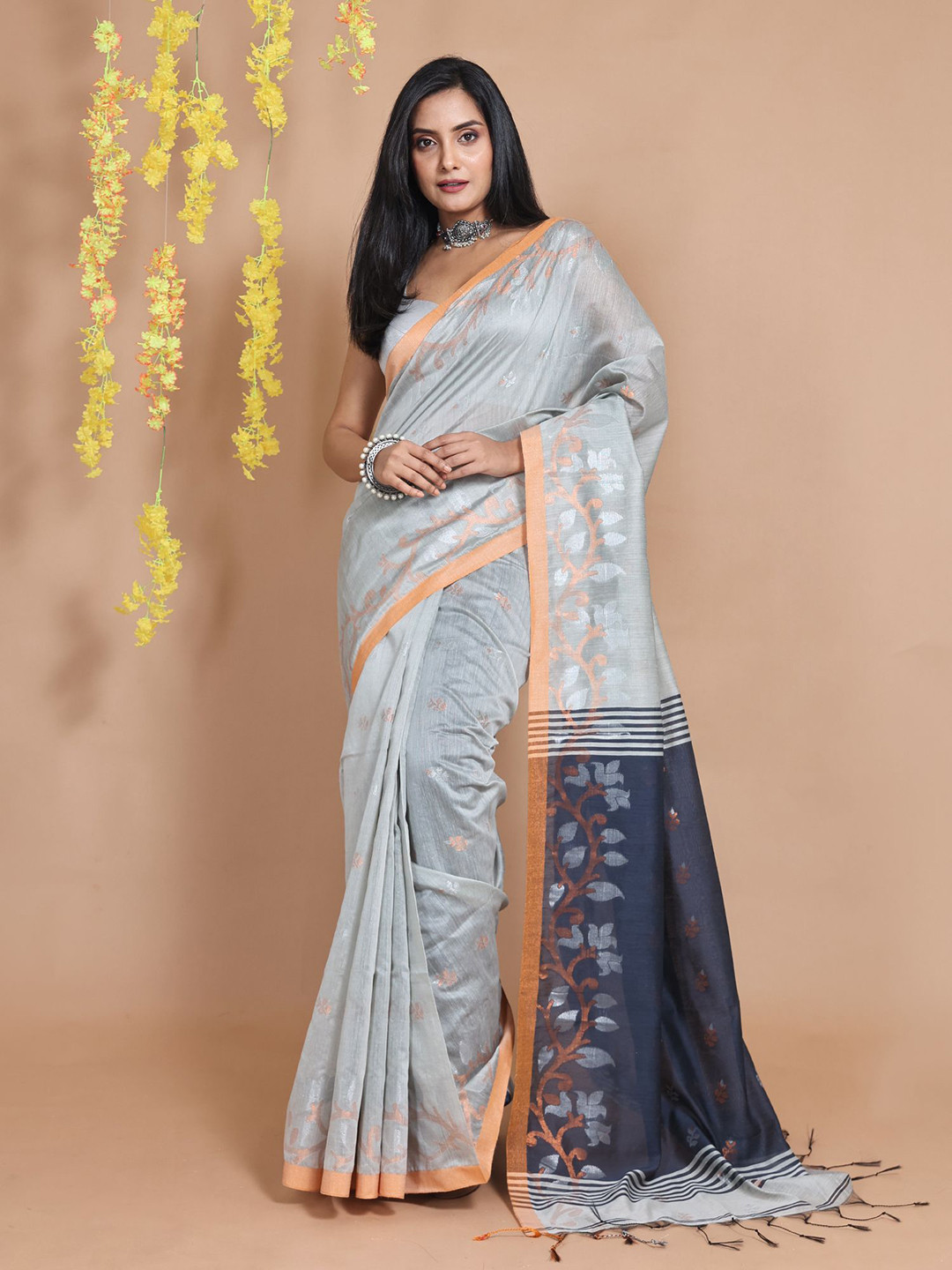 

Charukriti Woven Design Saree, Grey