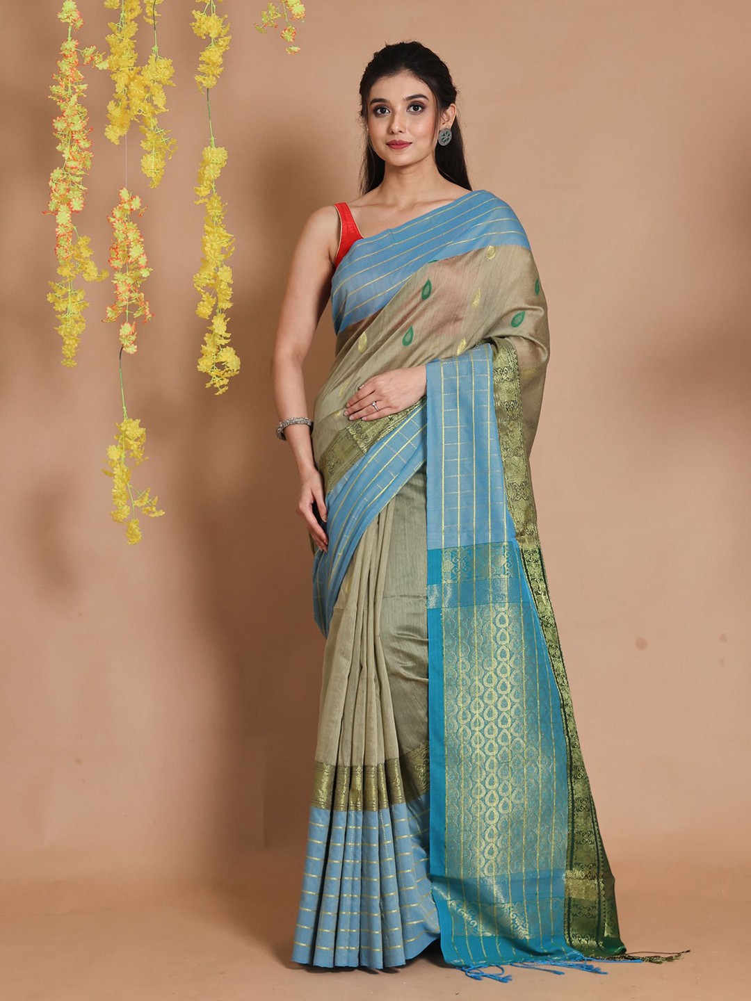 

Charukriti Woven Design Saree, Beige