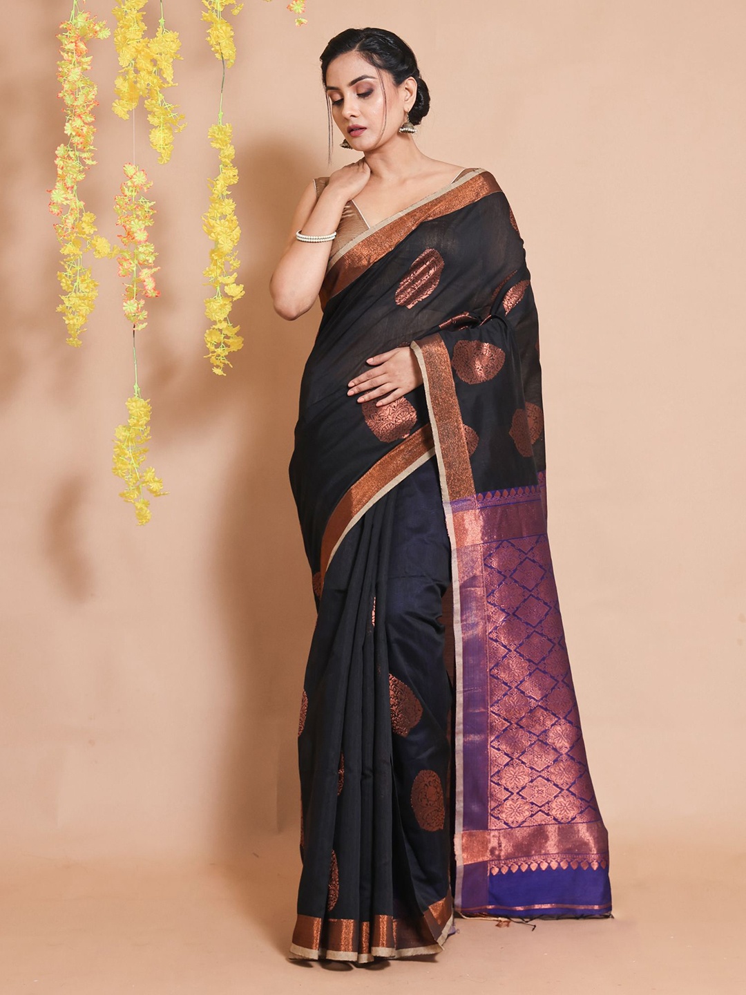 

Charukriti Woven Design Zari Saree, Black