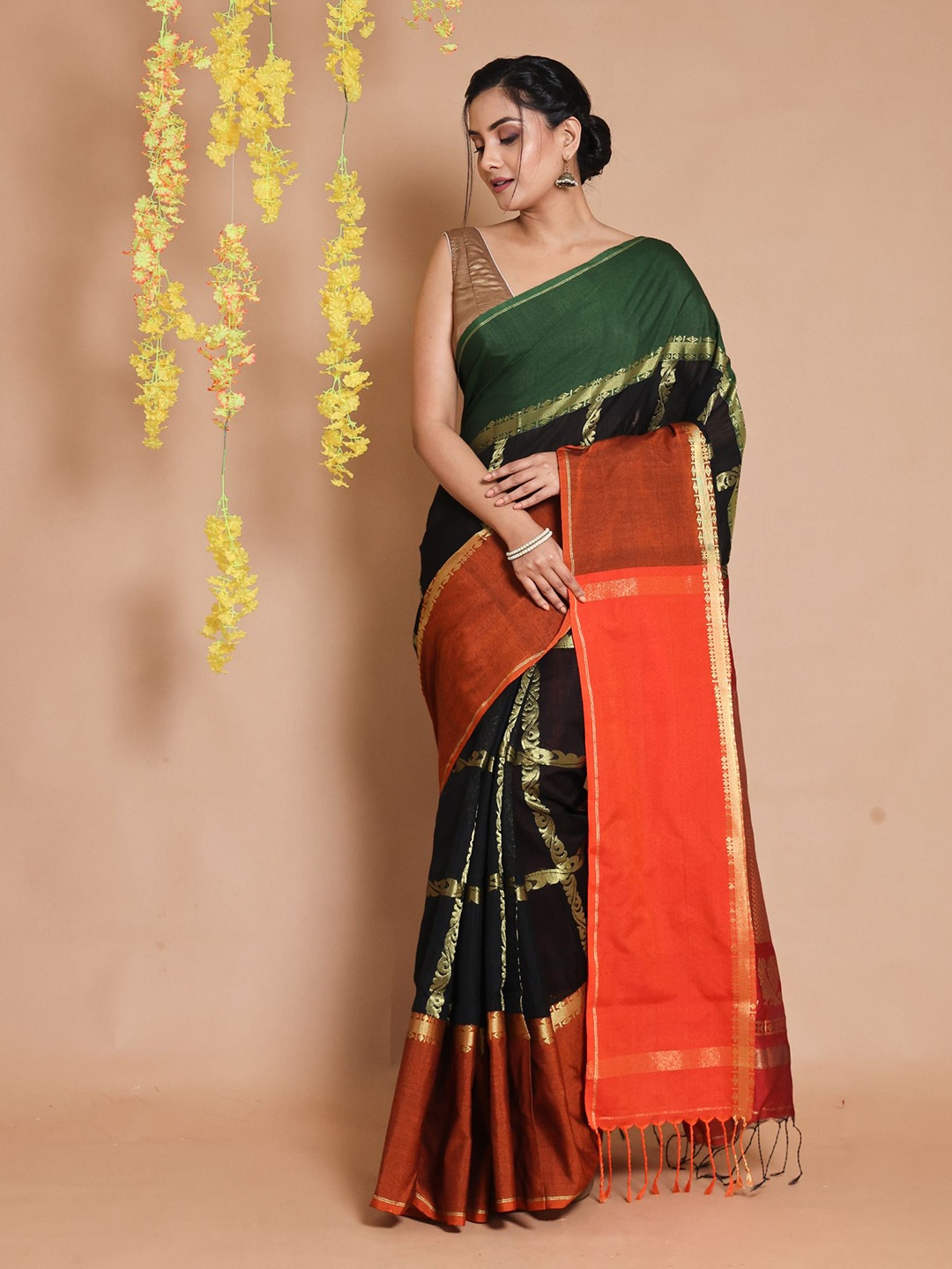 

Charukriti Woven Design Saree, Black