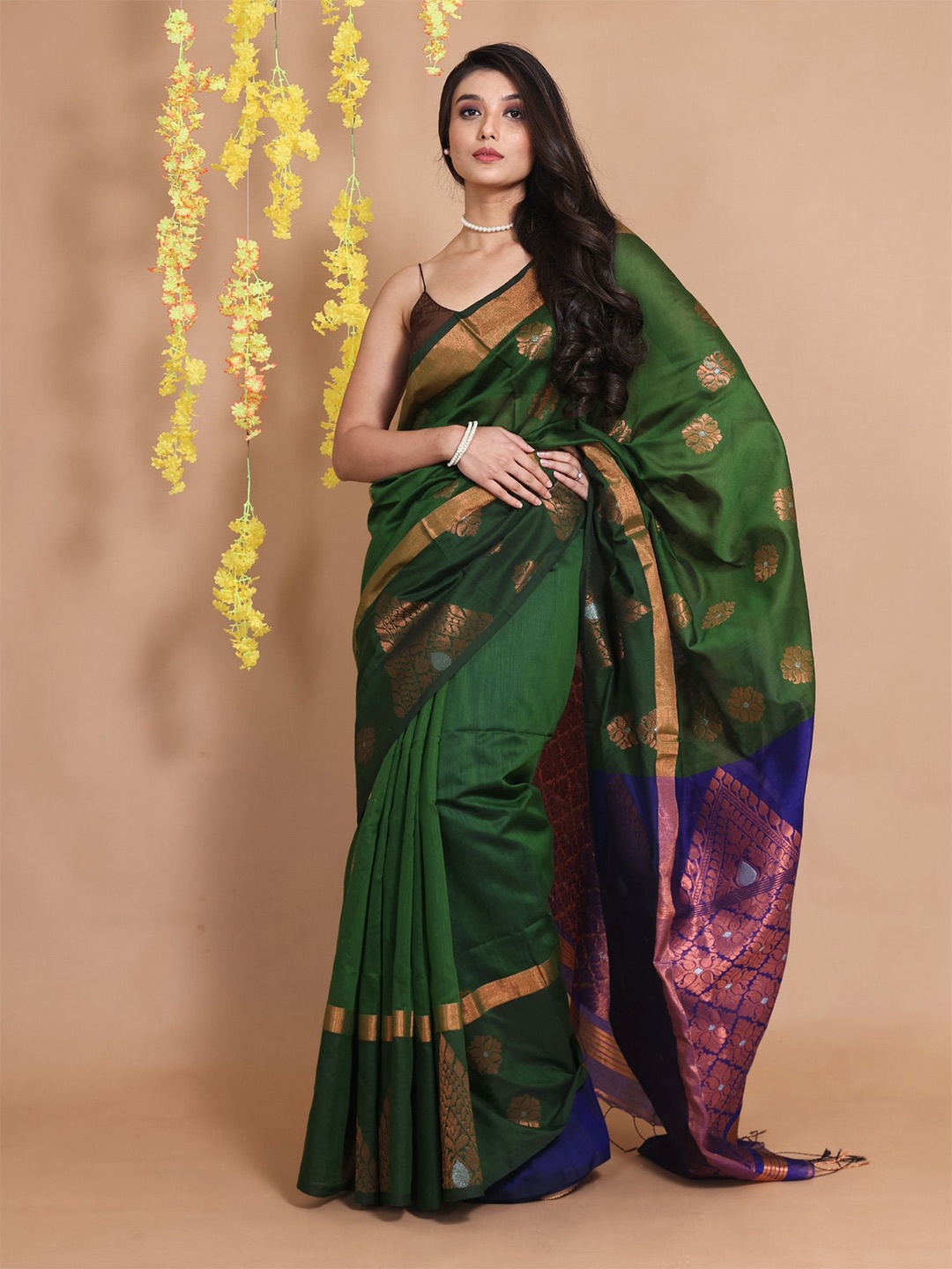

Charukriti Woven Design Zari Saree, Green