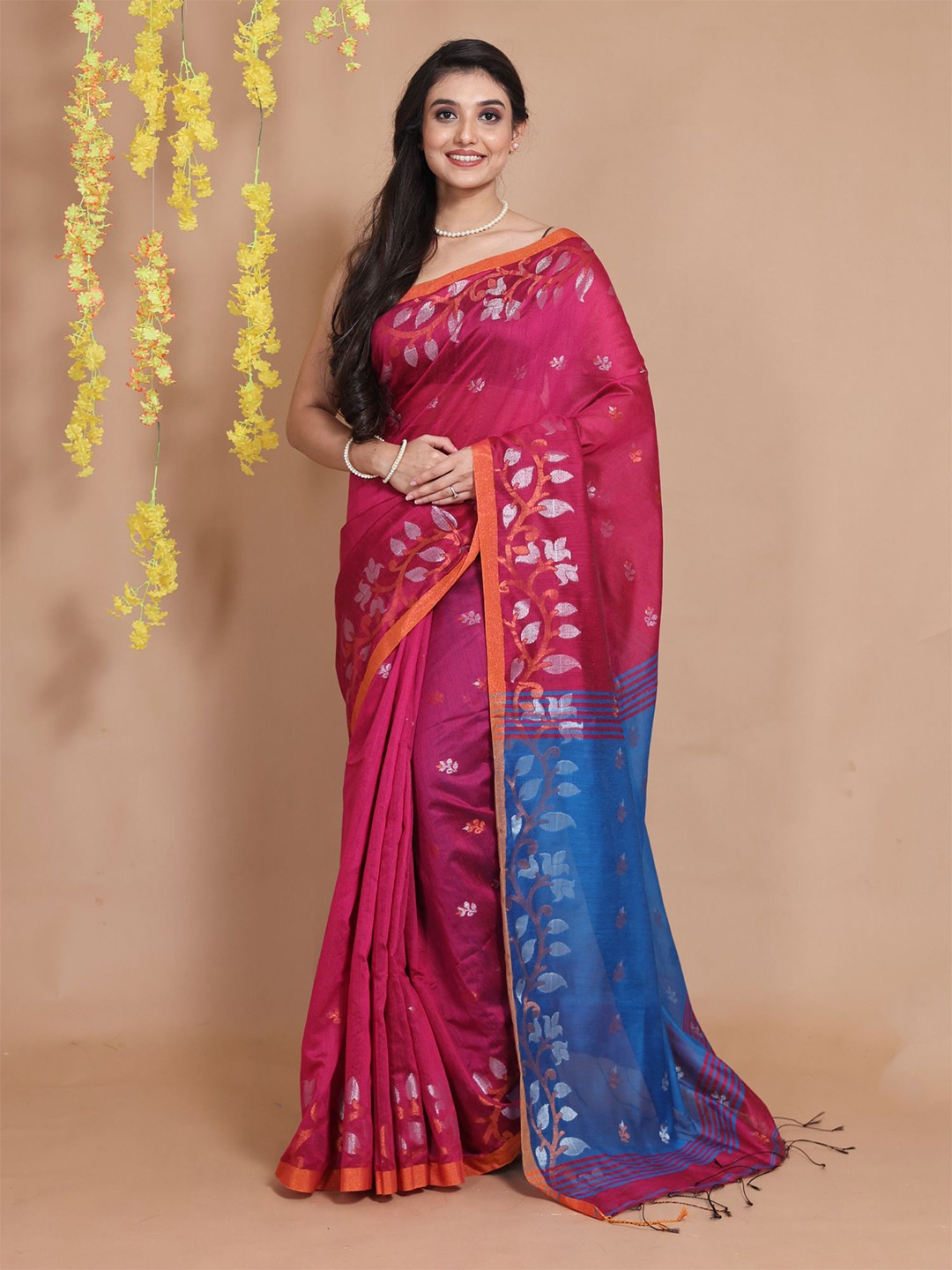 

Charukriti Woven Design Zari Saree, Fuchsia