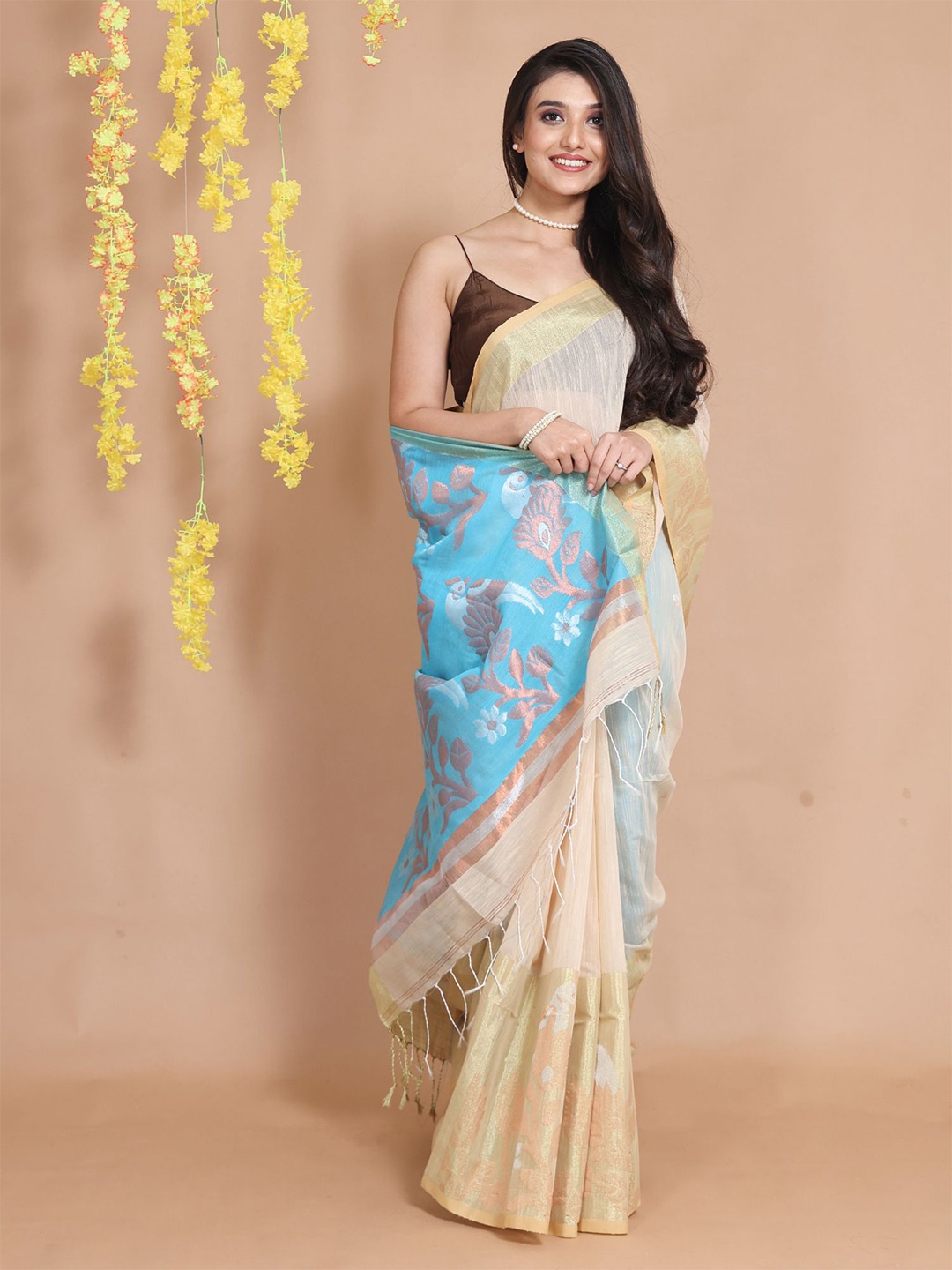 

Charukriti Woven Design Zari Pure Cotton Saree, Cream