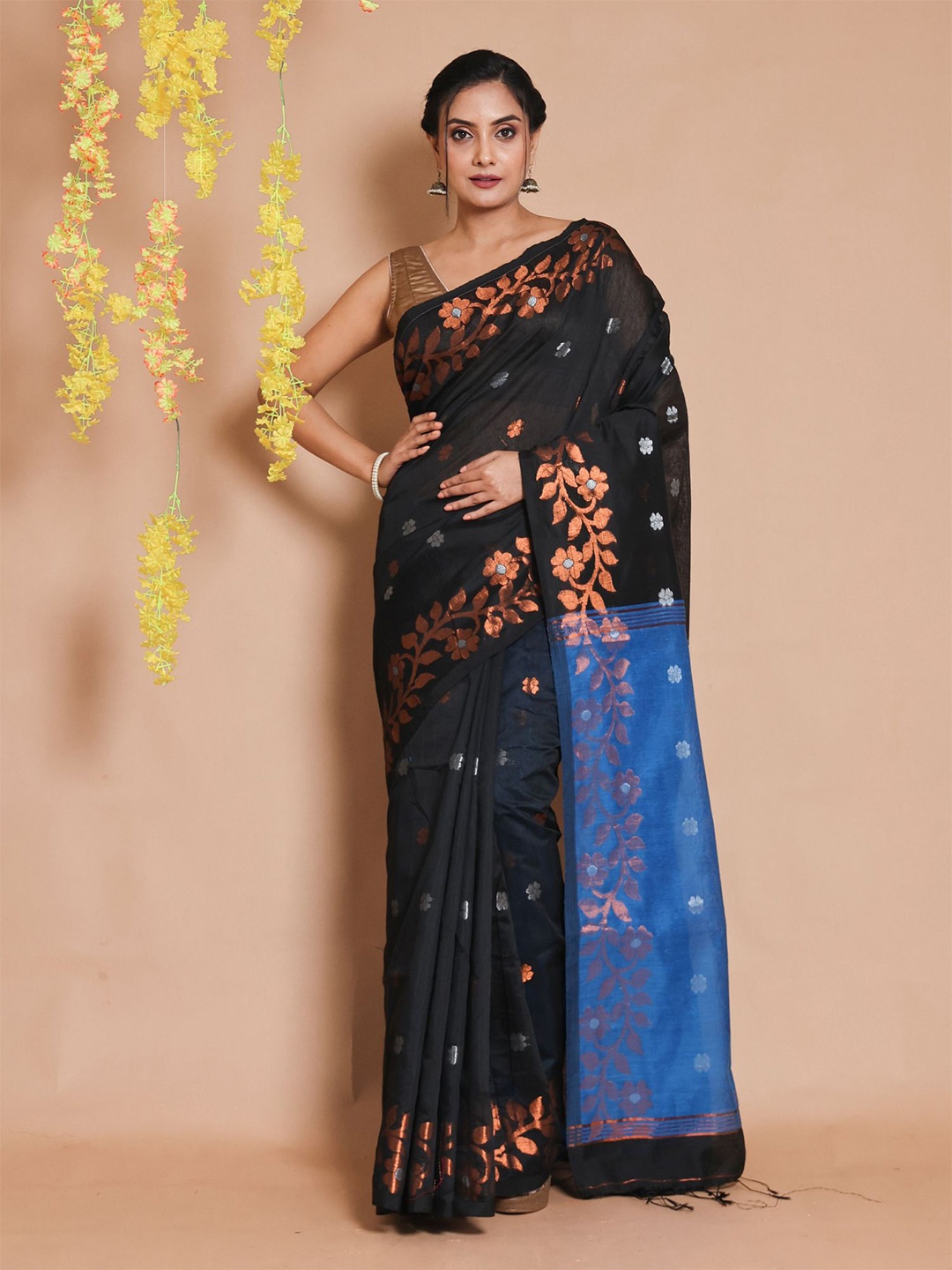 

Charukriti Woven Design Zari Saree, Black