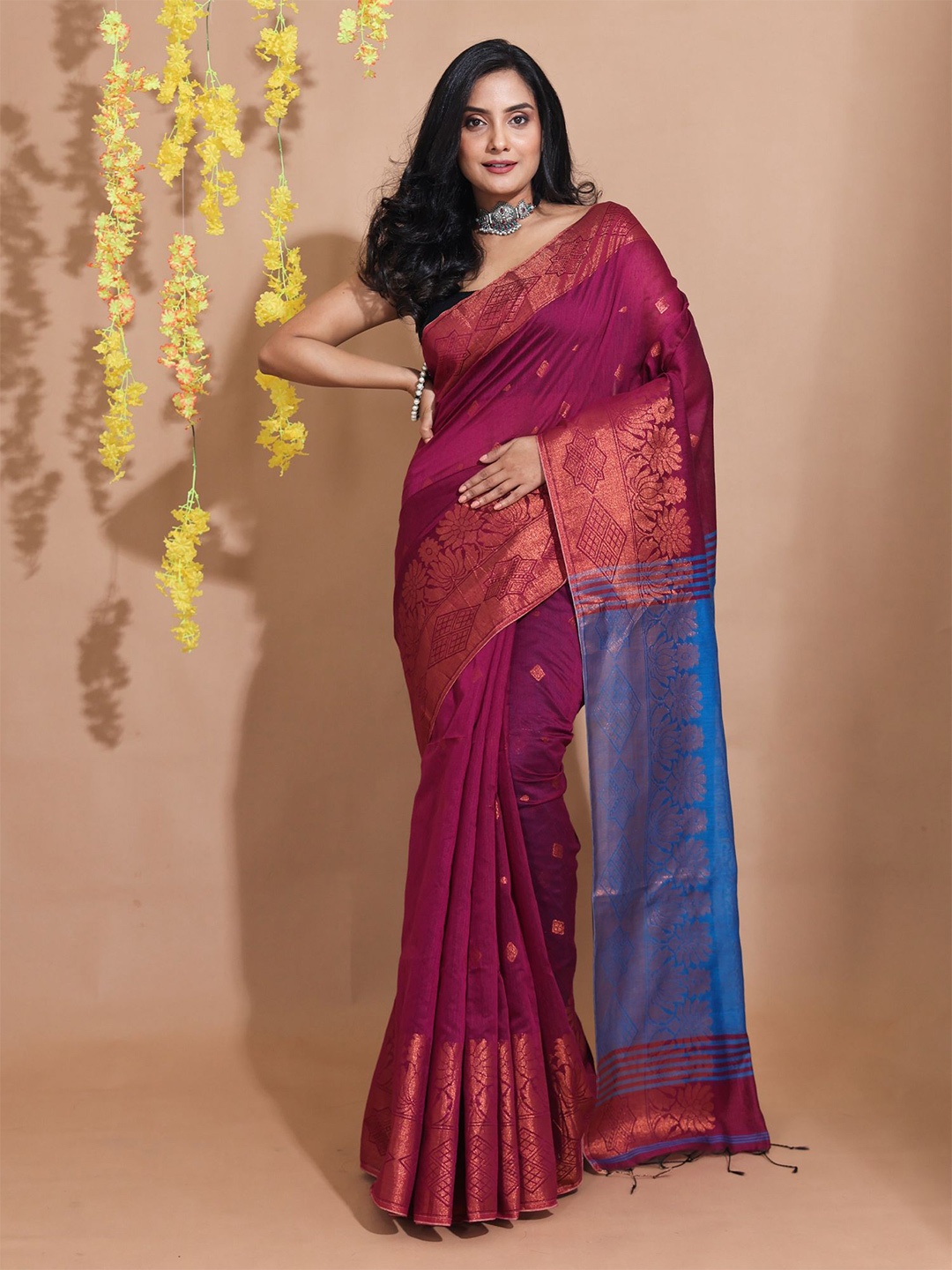 

Charukriti Woven Design Saree, Magenta
