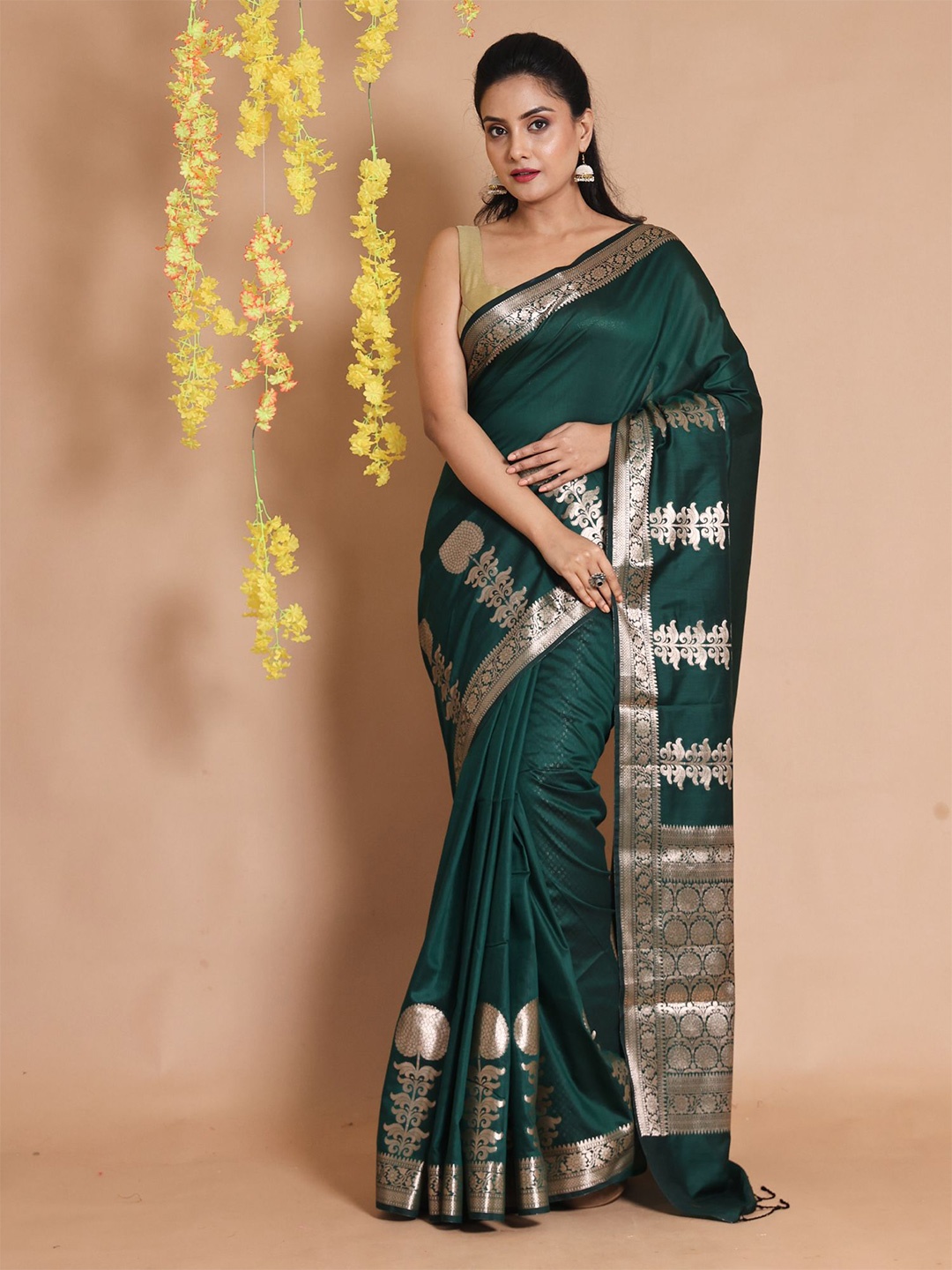 

Charukriti Woven Design Zari Pure Silk Saree, Green