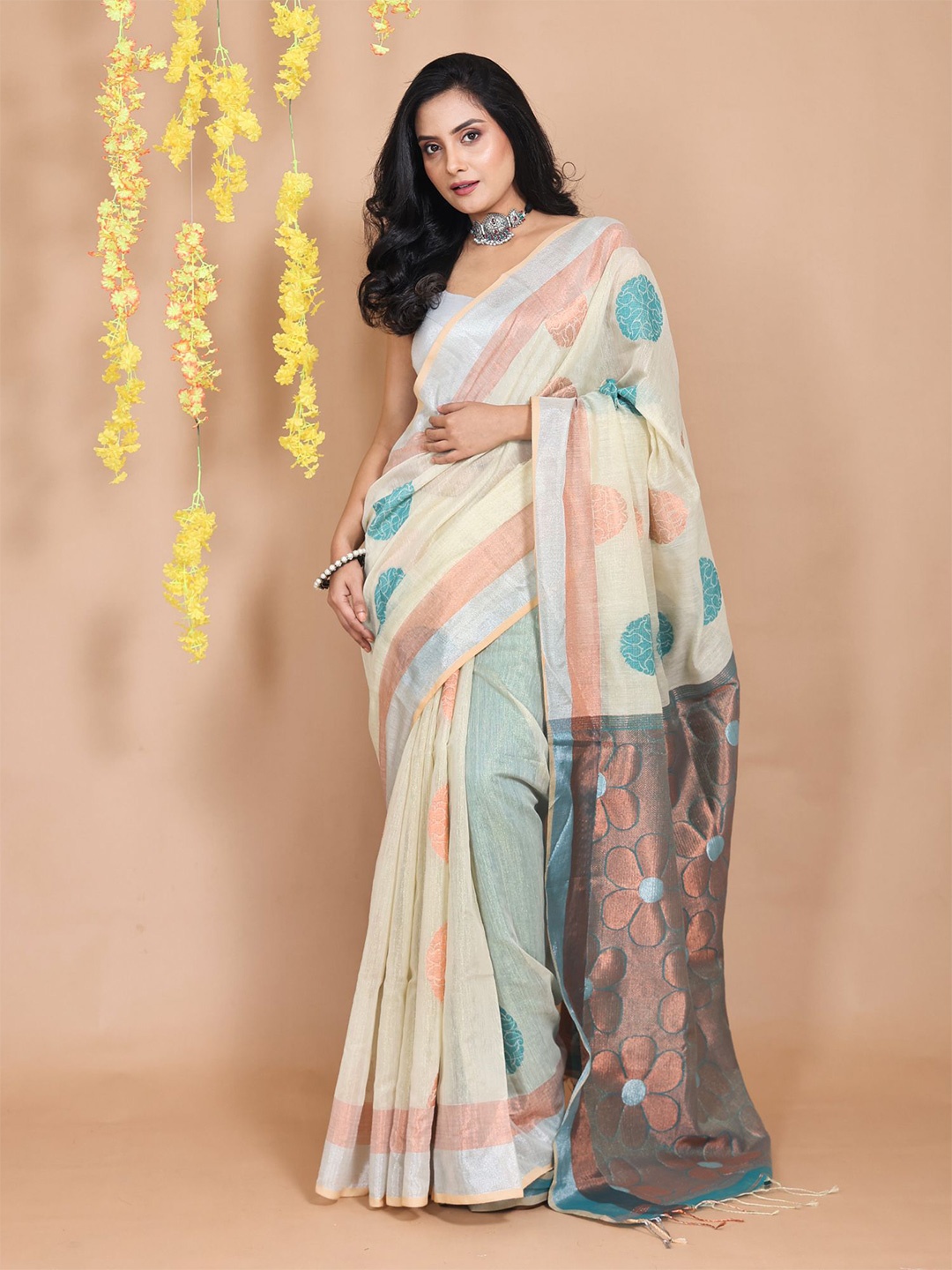 

Charukriti Woven Design Zari Tissue Saree, Off white