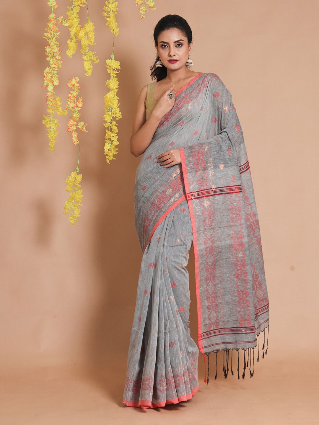 

Charukriti Woven Design Pure Cotton Saree, Grey
