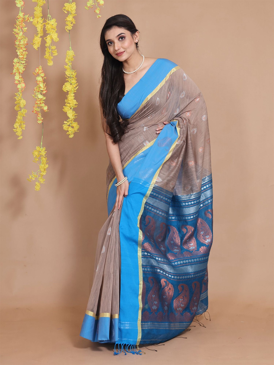 

Charukriti Ethnic Motifs Zari Pure Cotton Saree, Beige