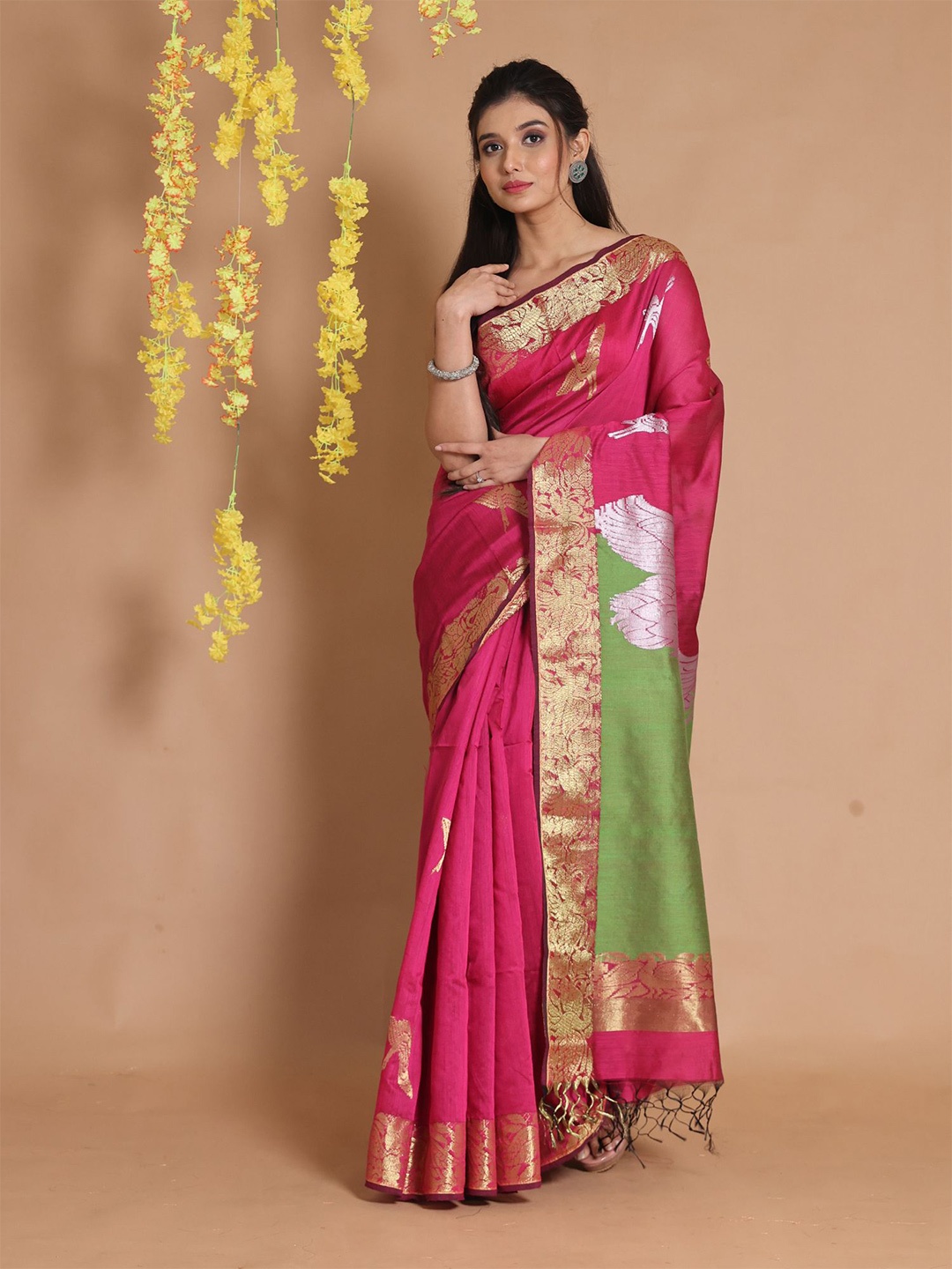 

Charukriti Woven Design Zari Saree, Fuchsia