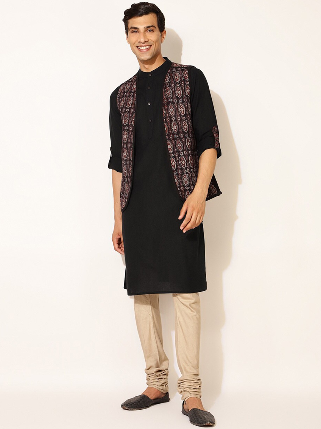 

Fabindia Men Printed Pure Cotton Kurta with Churidar, Black