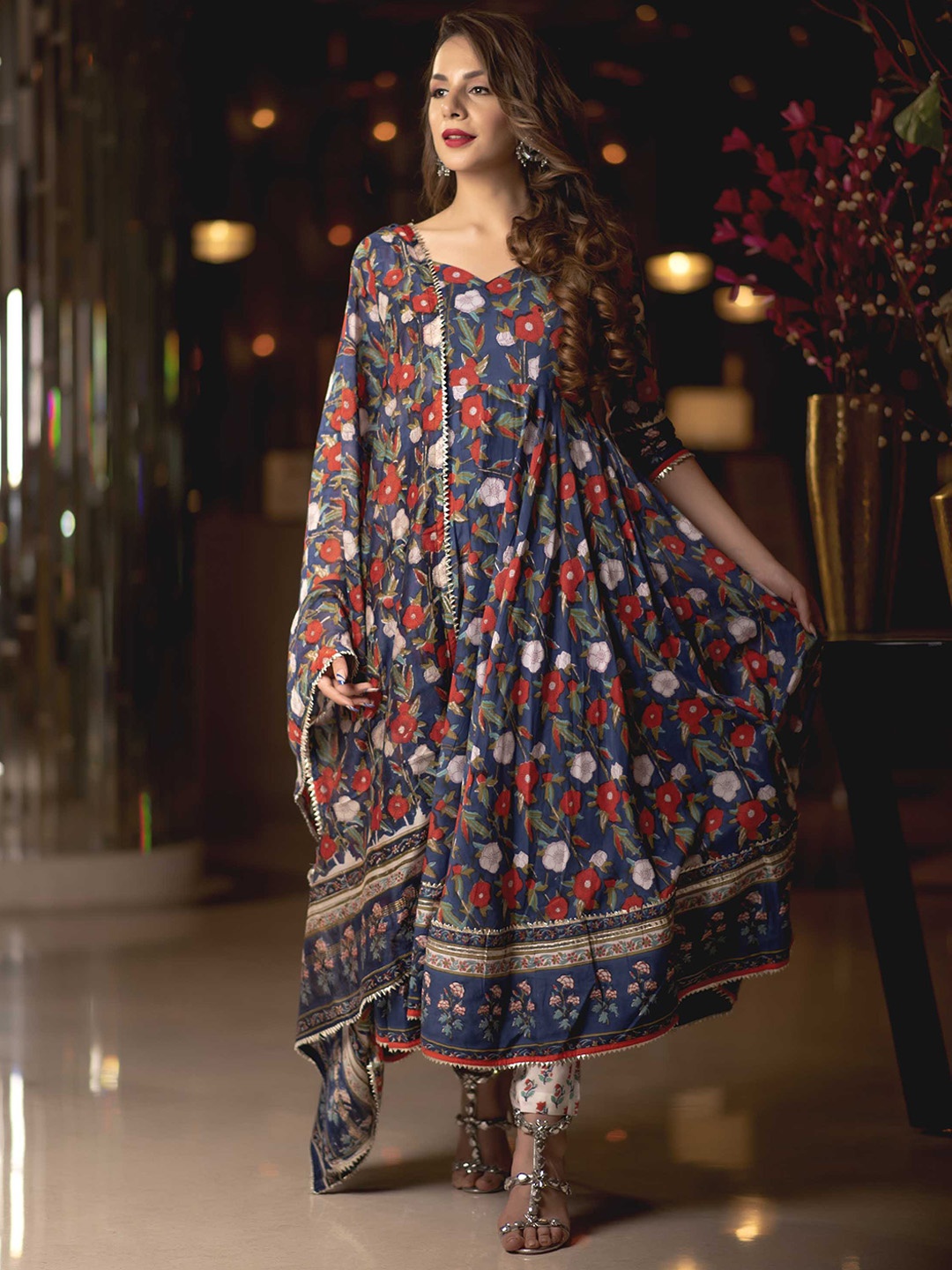 

AACHHO Women Navy Blue Floral Printed Pure Cotton Kurta With Trousers & Dupatta