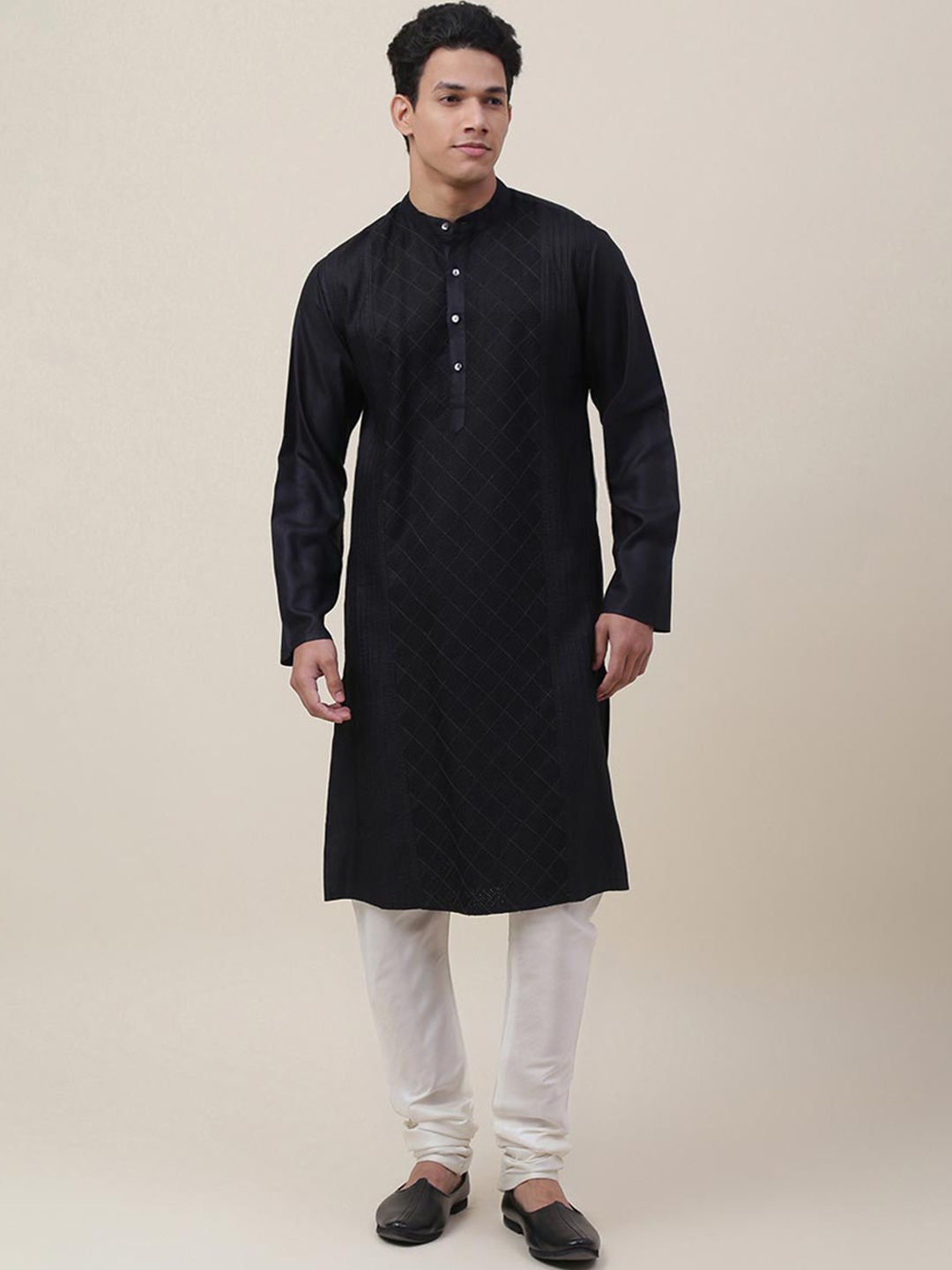

Fabindia Embroidered Thread Work Mandarin Collar Straight Kurta, Black