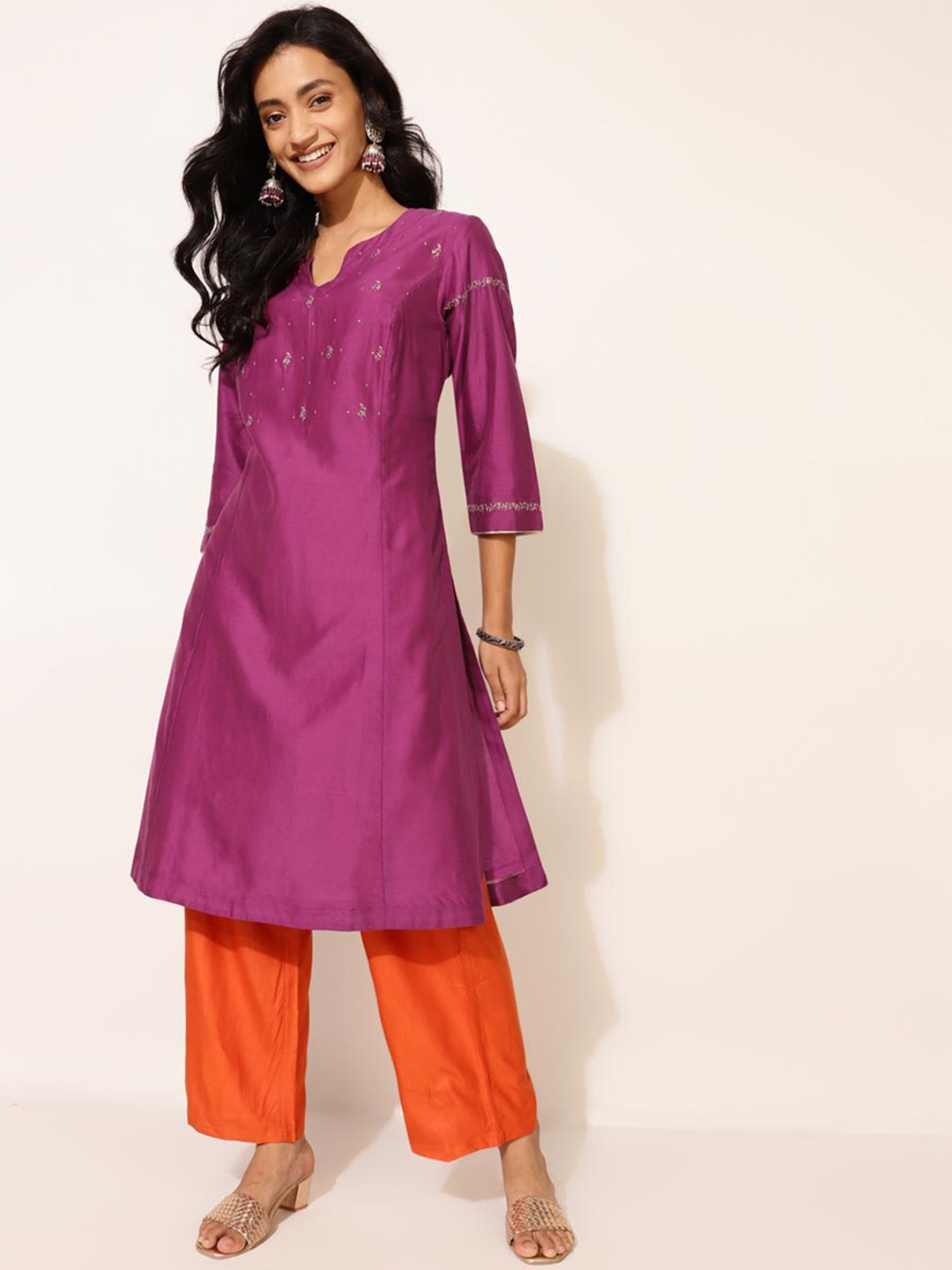 

Fabindia Women Floral Embroidered Kurta with Trousers, Magenta