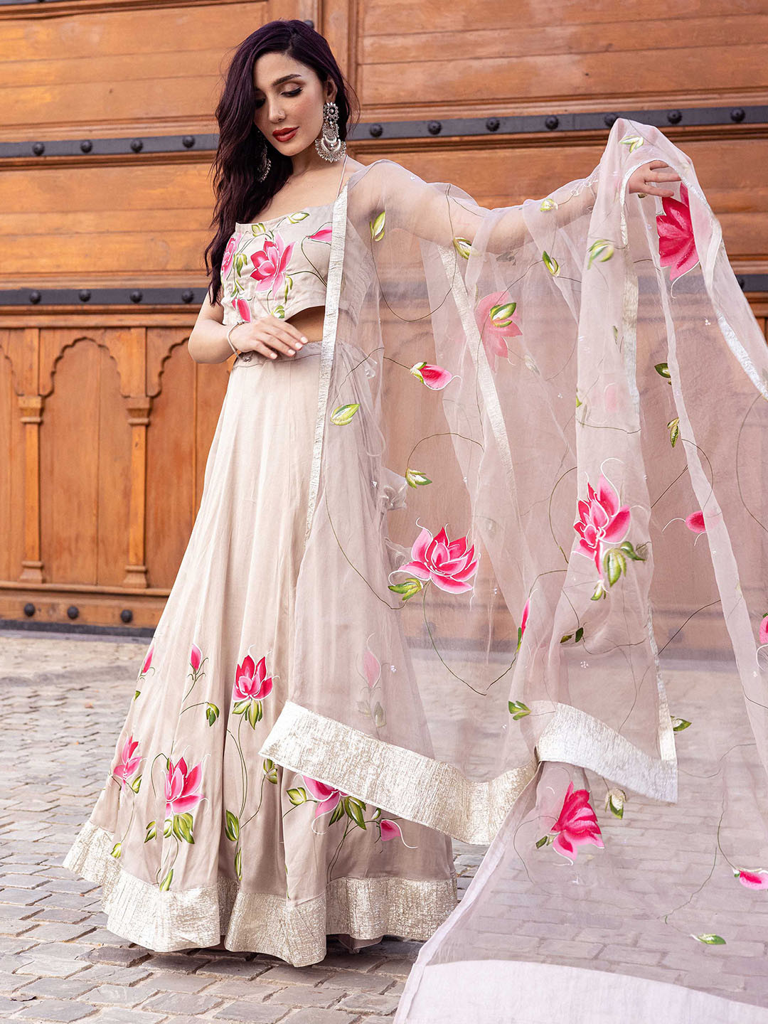 

AACHHO Women Sakani Handpainted Lehenga Set, Champagne
