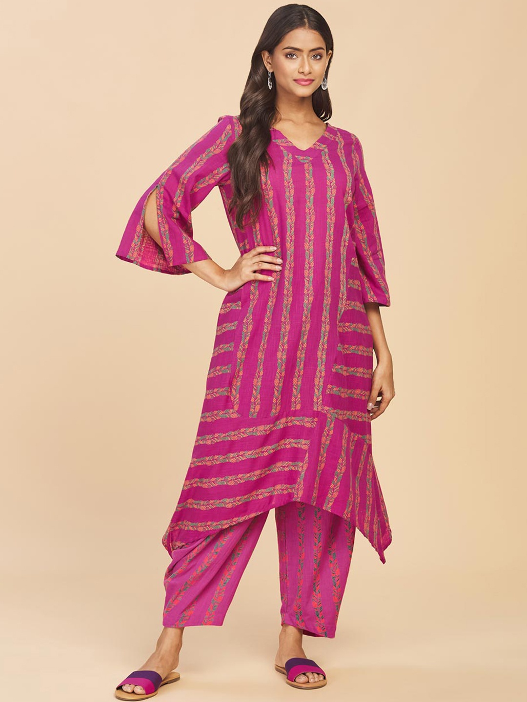 

Fabindia Floral Printed Flared Sleeves A-Line Pure Cotton Kurta, Magenta
