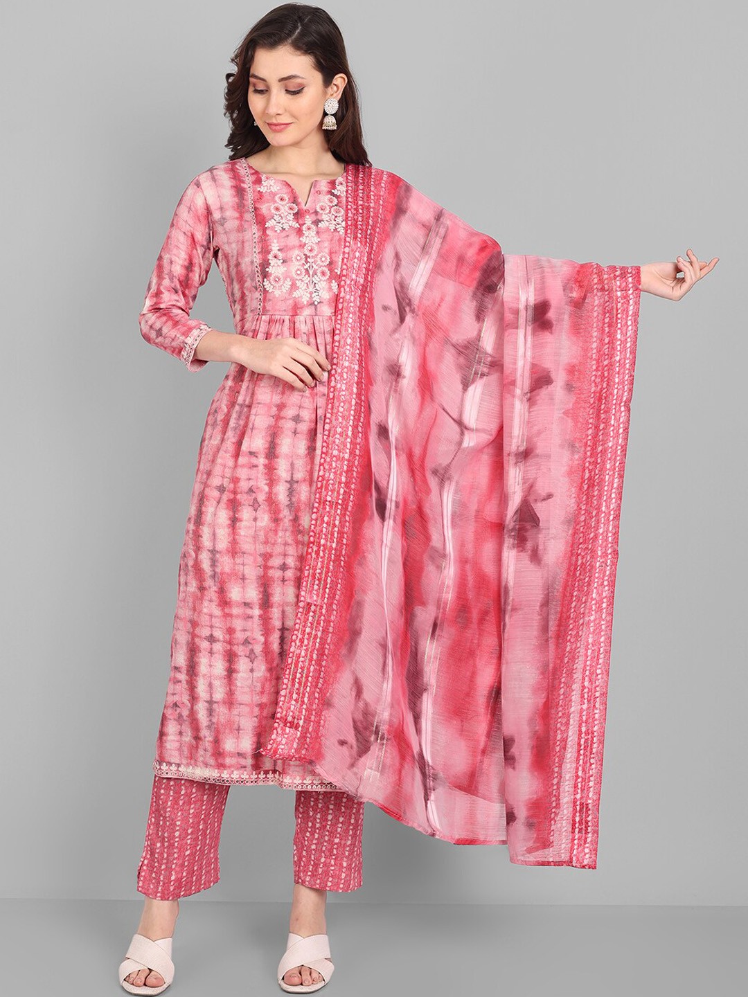 

Pakiza Women Dyed Thread Work Kurta with Trousers & Dupatta, Pink