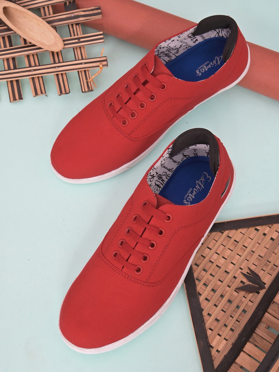 

EXTRIMOS Men Red Printed Sneakers