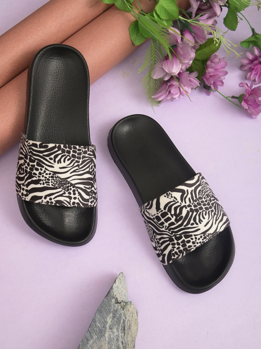 

EXTRIMOS Men Printed Sliders, Black