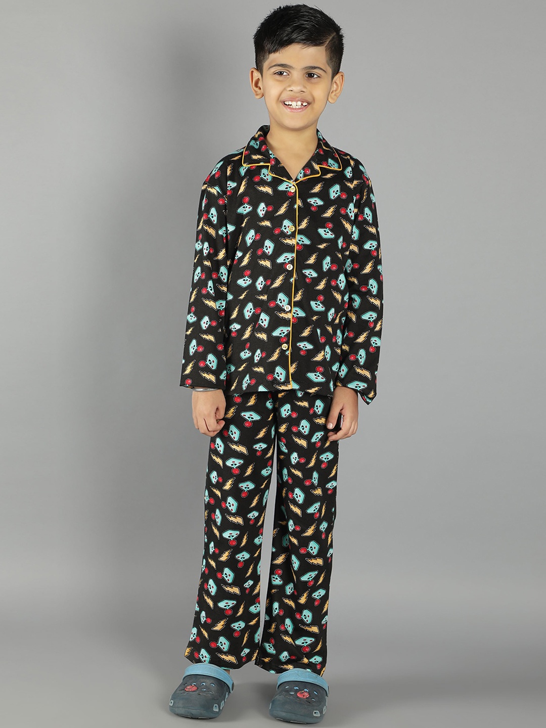 

Ninos Dreams Boys Printed Night suit, Black