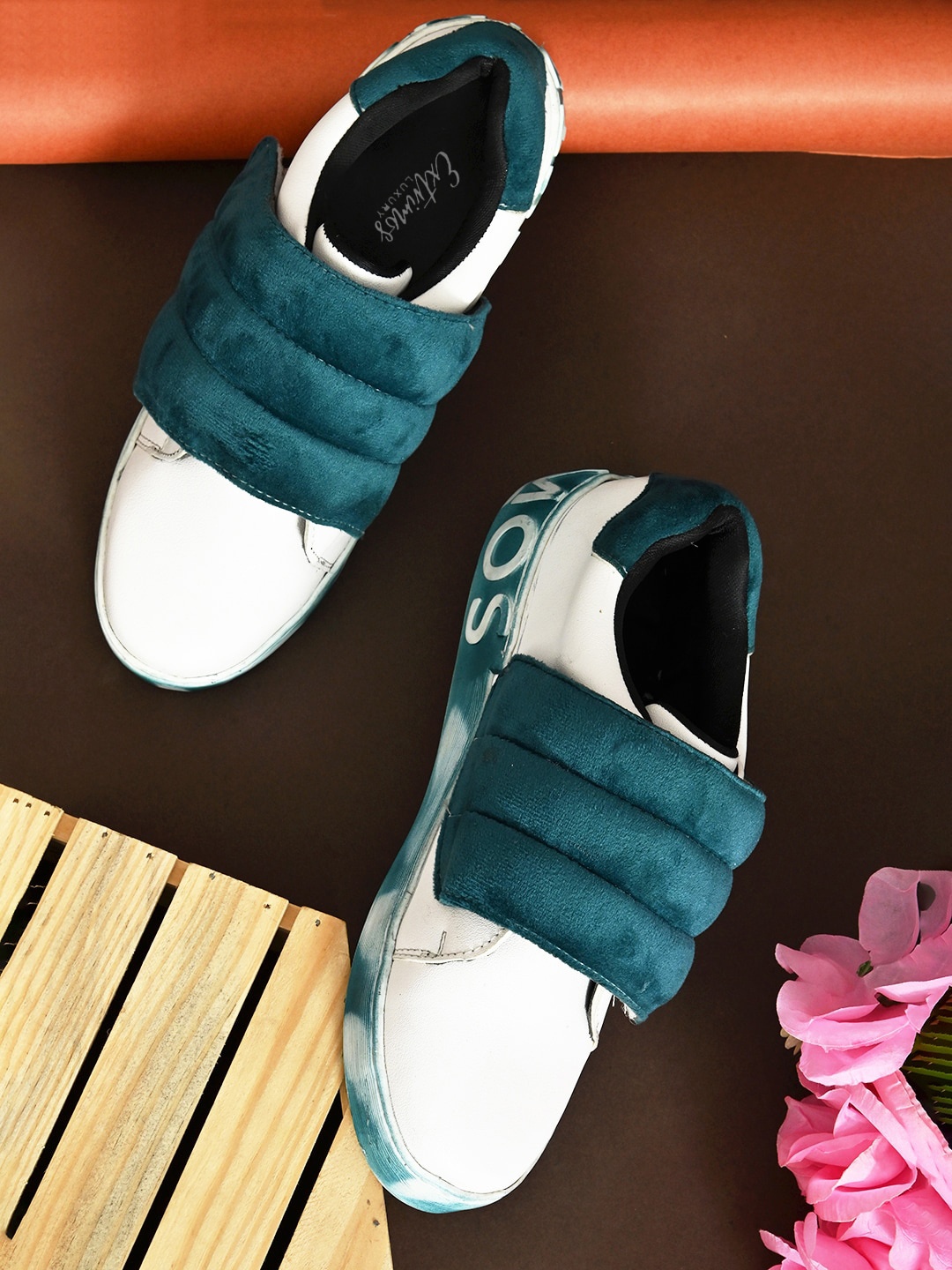 

EXTRIMOS Women Colourblocked Suede Sneakers, Green