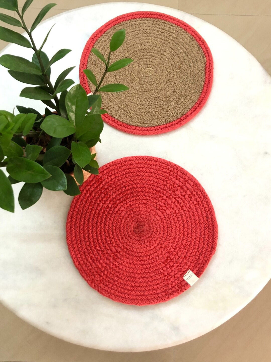 

JASMEY HOMES Coral Set Of 4 Round-Shaped Cotton Table Placemats