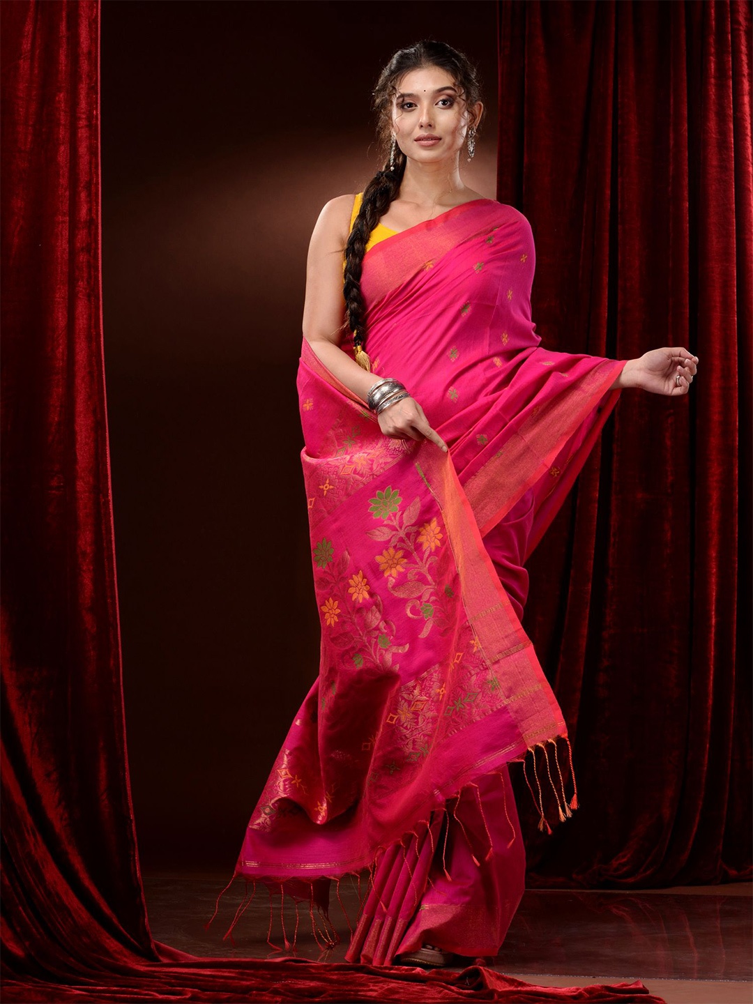 

Charukriti Green Woven Design Zari Saree, Fuchsia