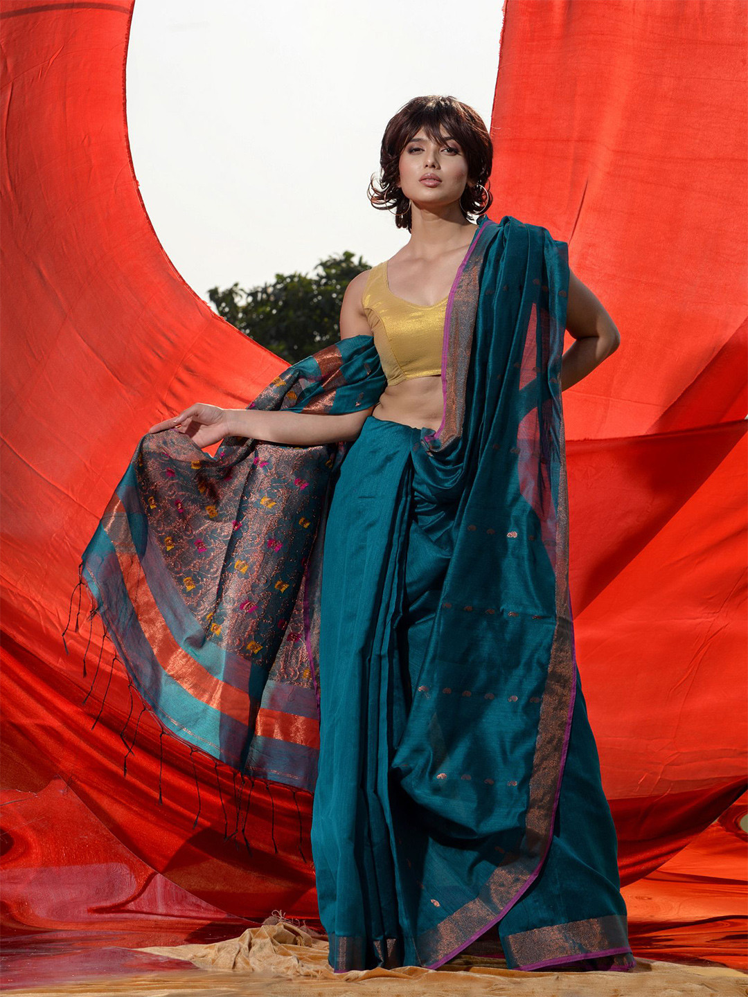 

Charukriti Woven Design Zari Saree, Teal