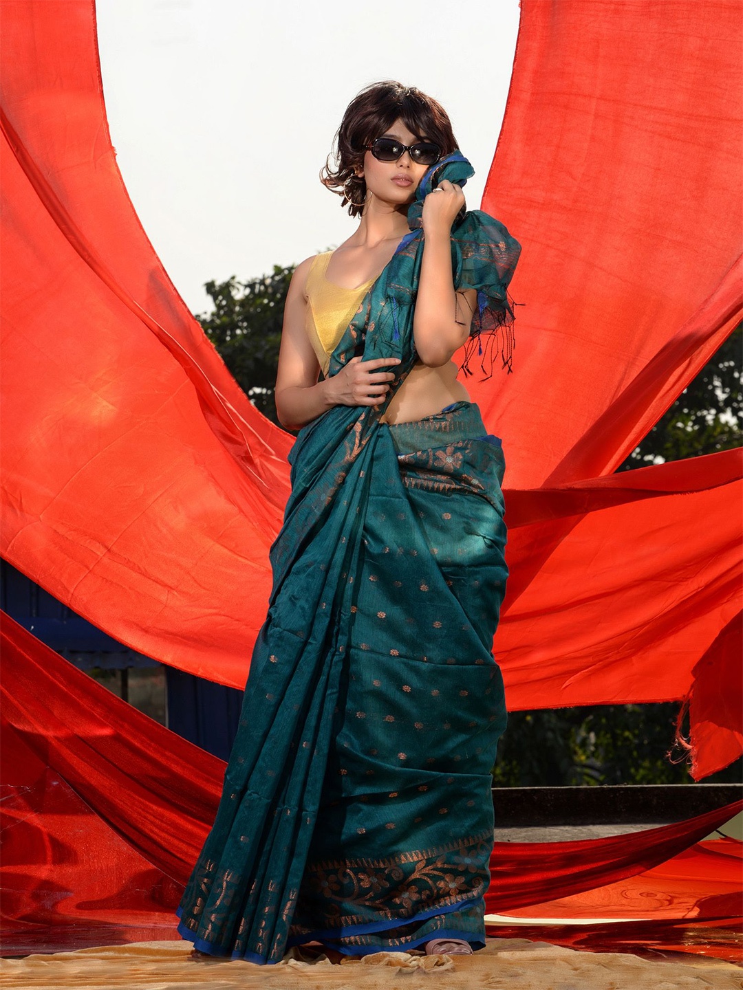 

Charukriti Woven Design Zari Saree, Teal
