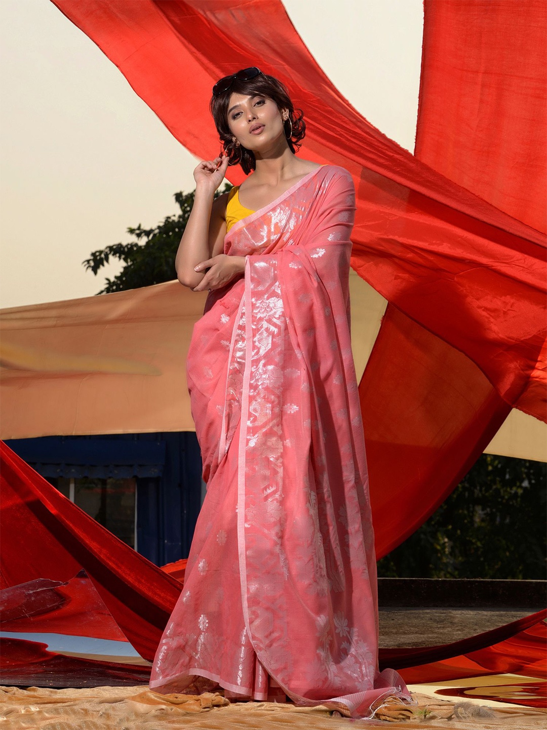 

Charukriti Woven Design Zari Saree, Pink