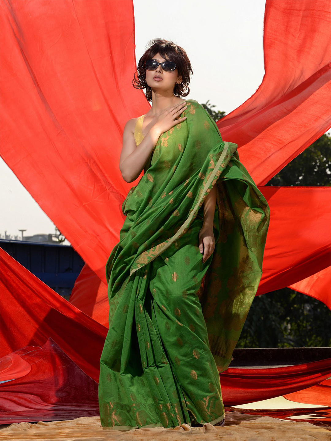 

Charukriti Woven Design Zari Saree, Green