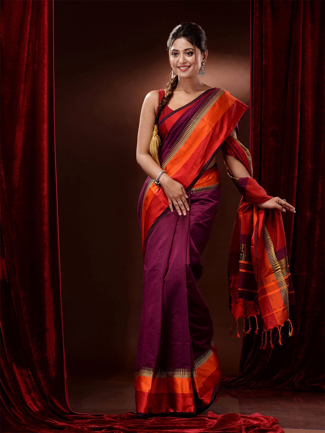 

Charukriti Zari Silk Cotton Saree, Magenta