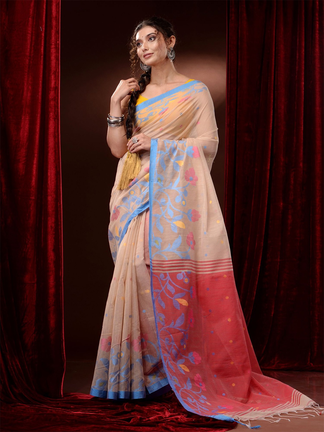 

Charukriti Woven Design Zari Pure Cotton Saree, Beige