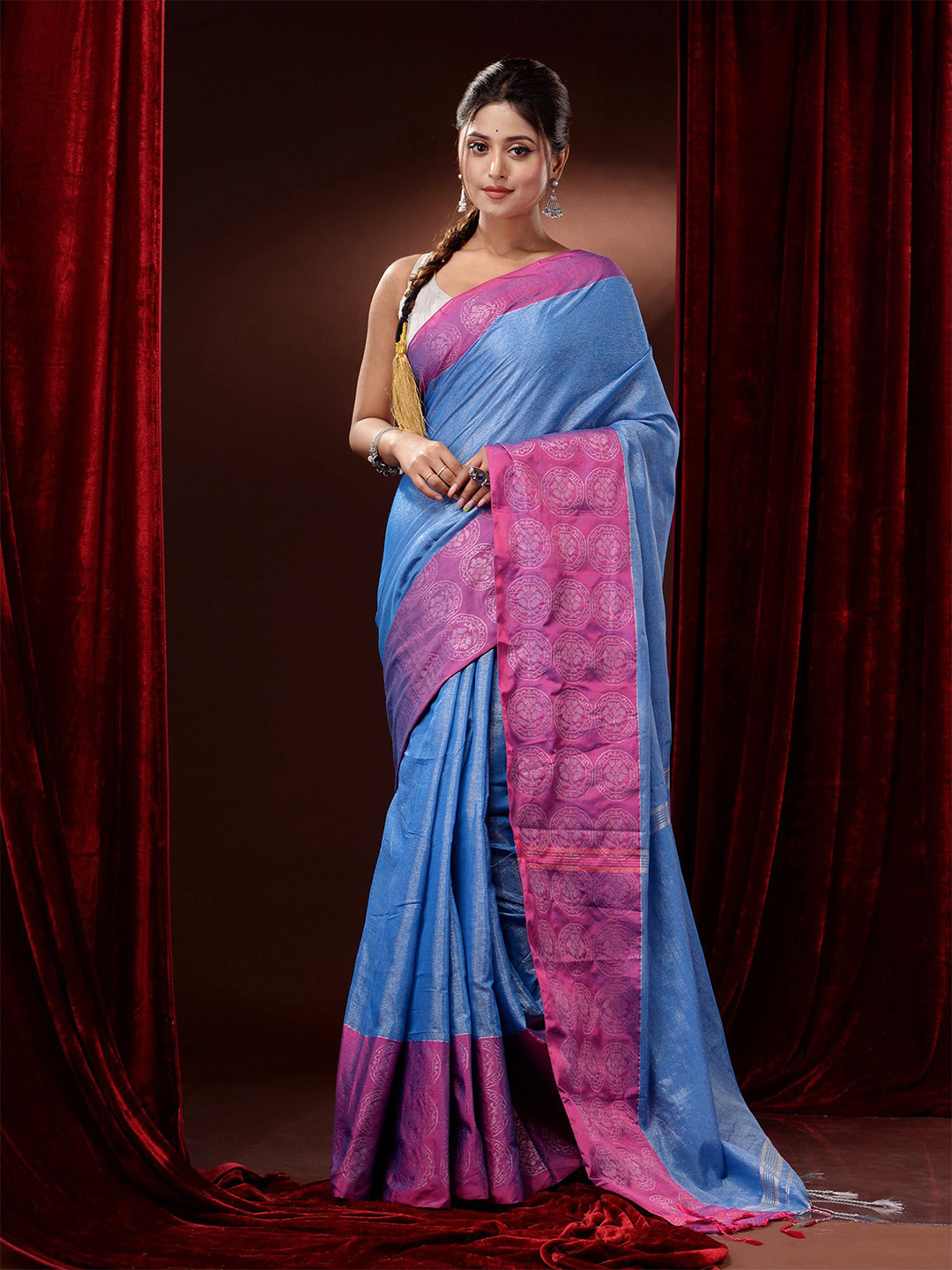 

Charukriti Cotton Blend Zari Saree, Blue